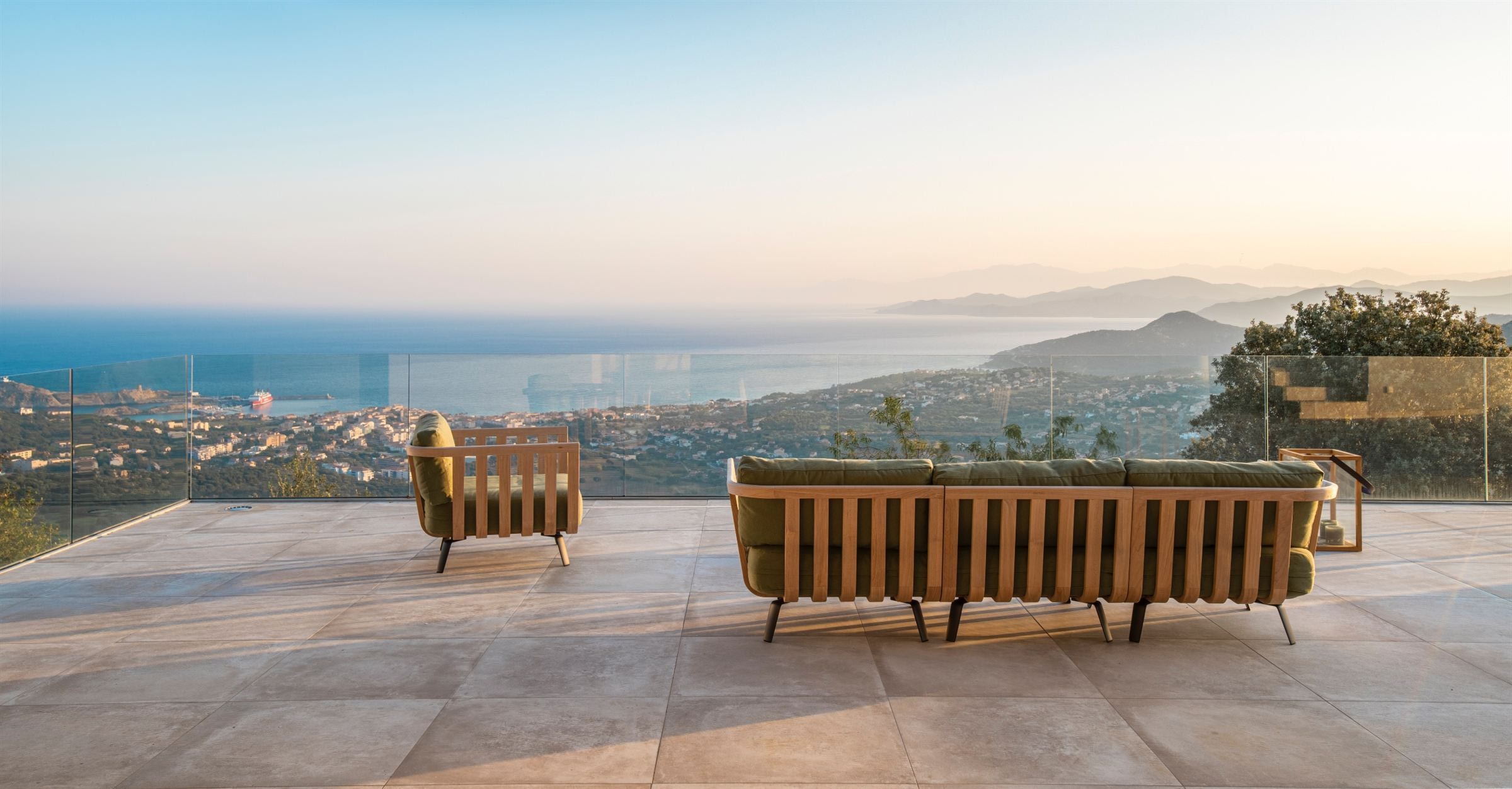 villa de luxe 8 Pièces en location saisonnière sur L ILE ROUSSE (20220)