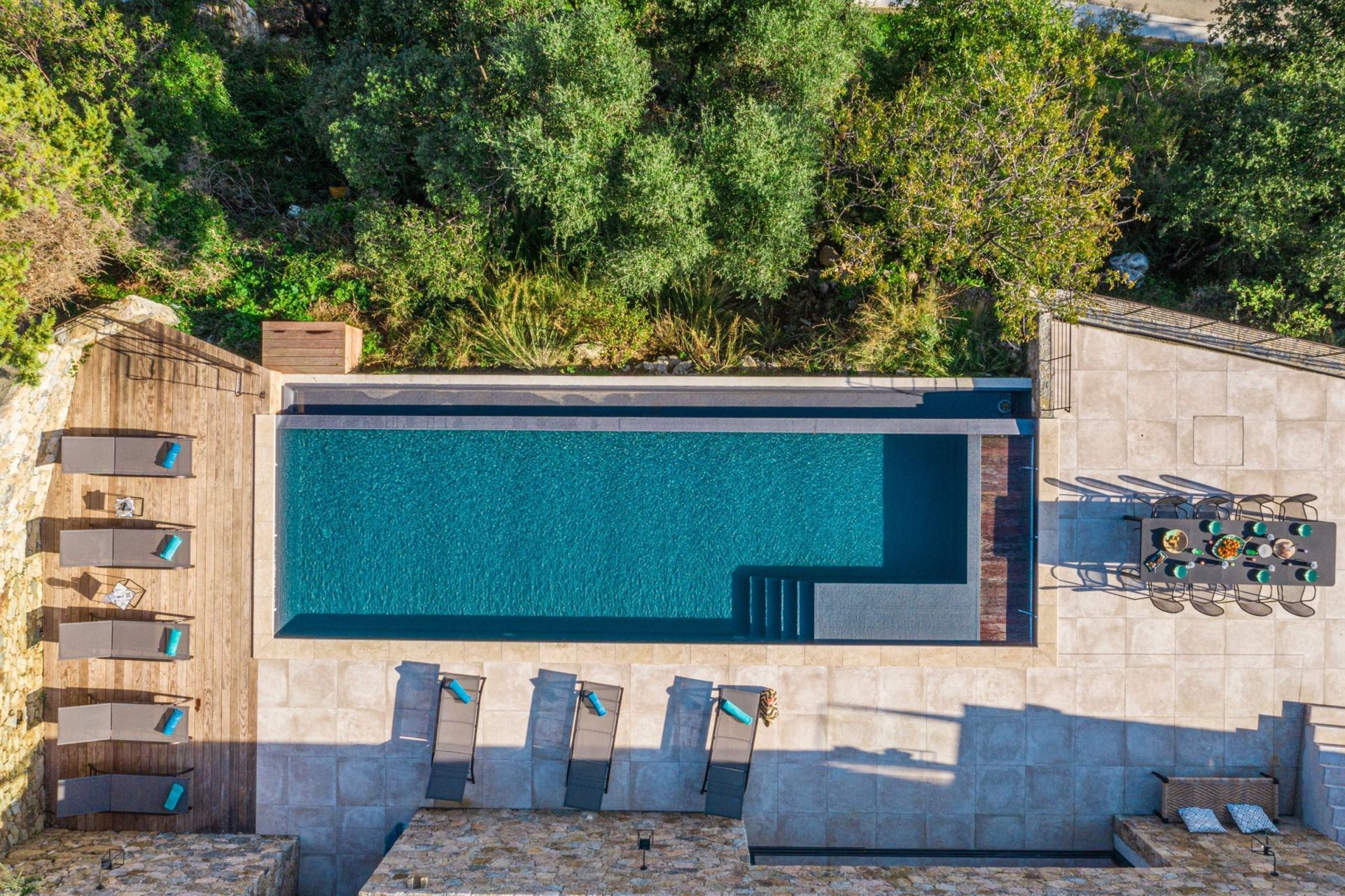 villa de luxe 8 Pièces en location saisonnière sur L ILE ROUSSE (20220)