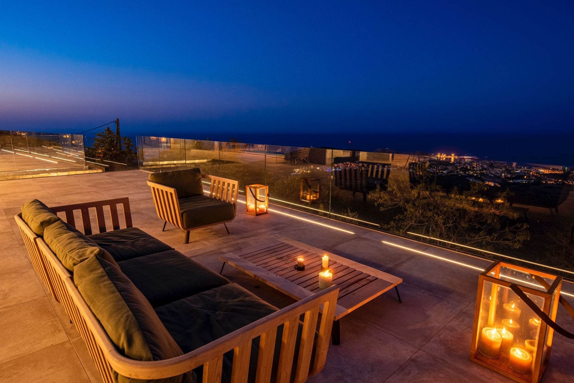 villa de luxe 8 Pièces en location saisonnière sur L ILE ROUSSE (20220)