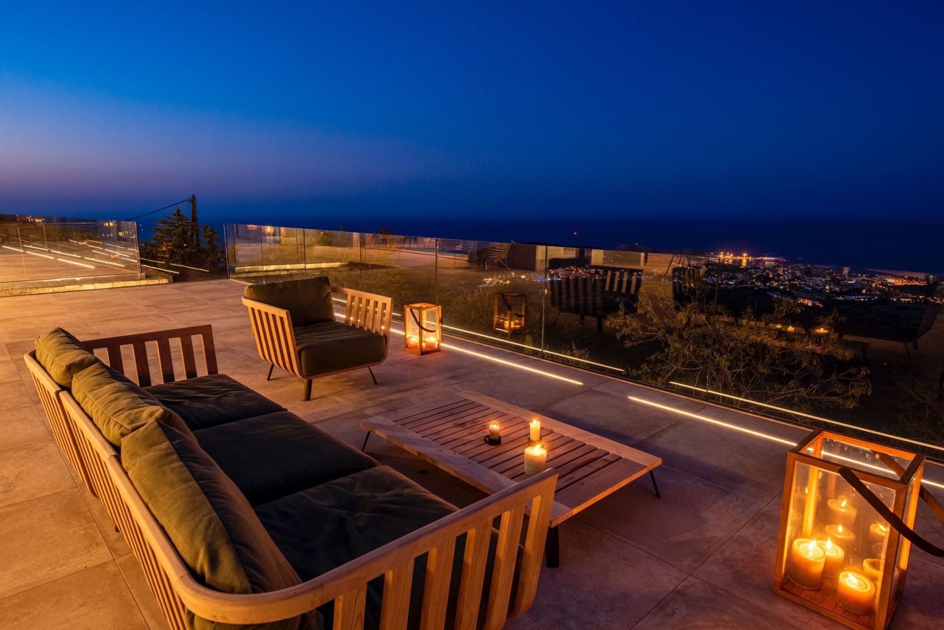 villa de luxe 8 Pièces en location saisonnière sur L ILE ROUSSE (20220)