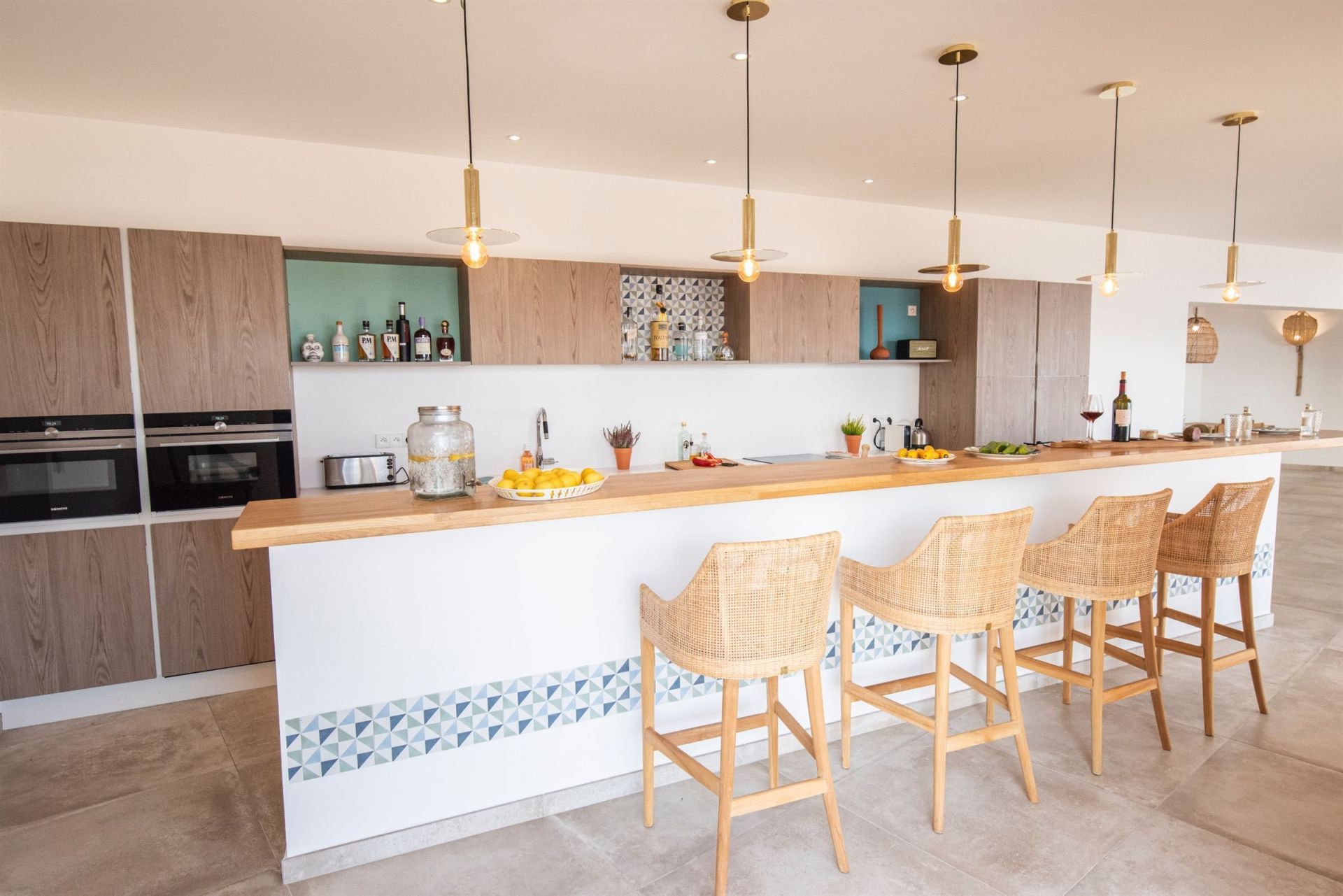 luxury villa 8 Rooms for seasonal rent on L ILE ROUSSE (20220)