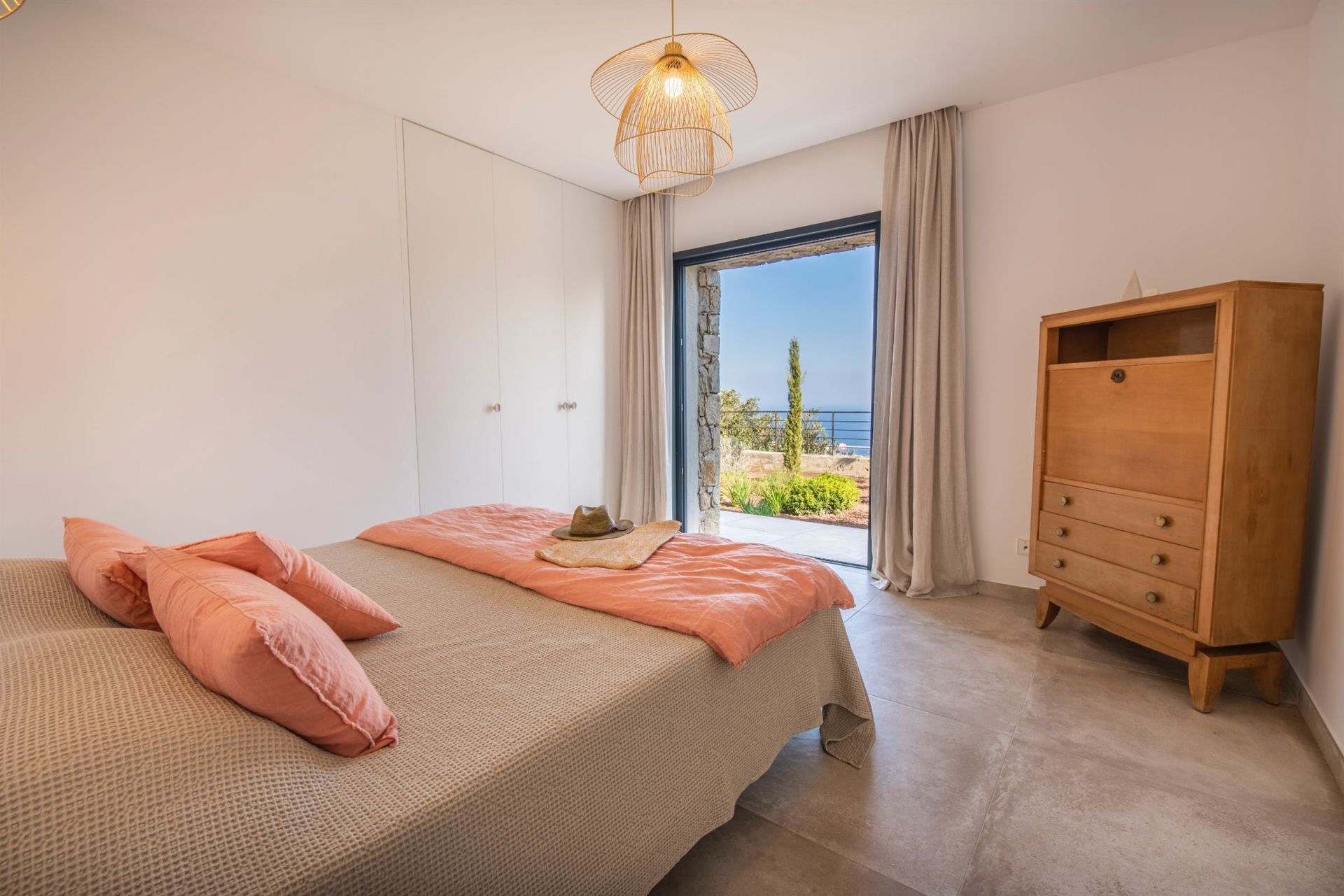 villa de luxe 8 Pièces en location saisonnière sur L ILE ROUSSE (20220)