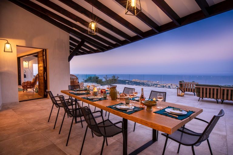 luxury villa 8 Rooms for seasonal rent on L ILE ROUSSE (20220)