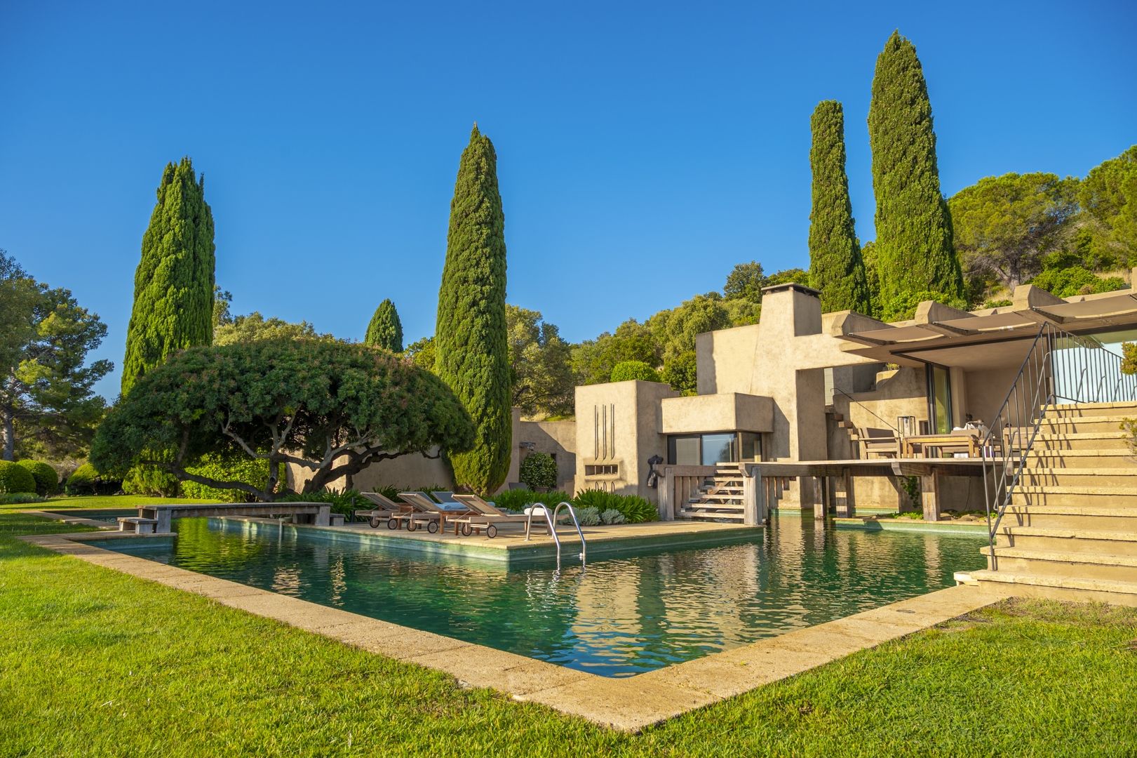 propriété de luxe 10 Pièces en location saisonnière sur ST FLORENT (20217)