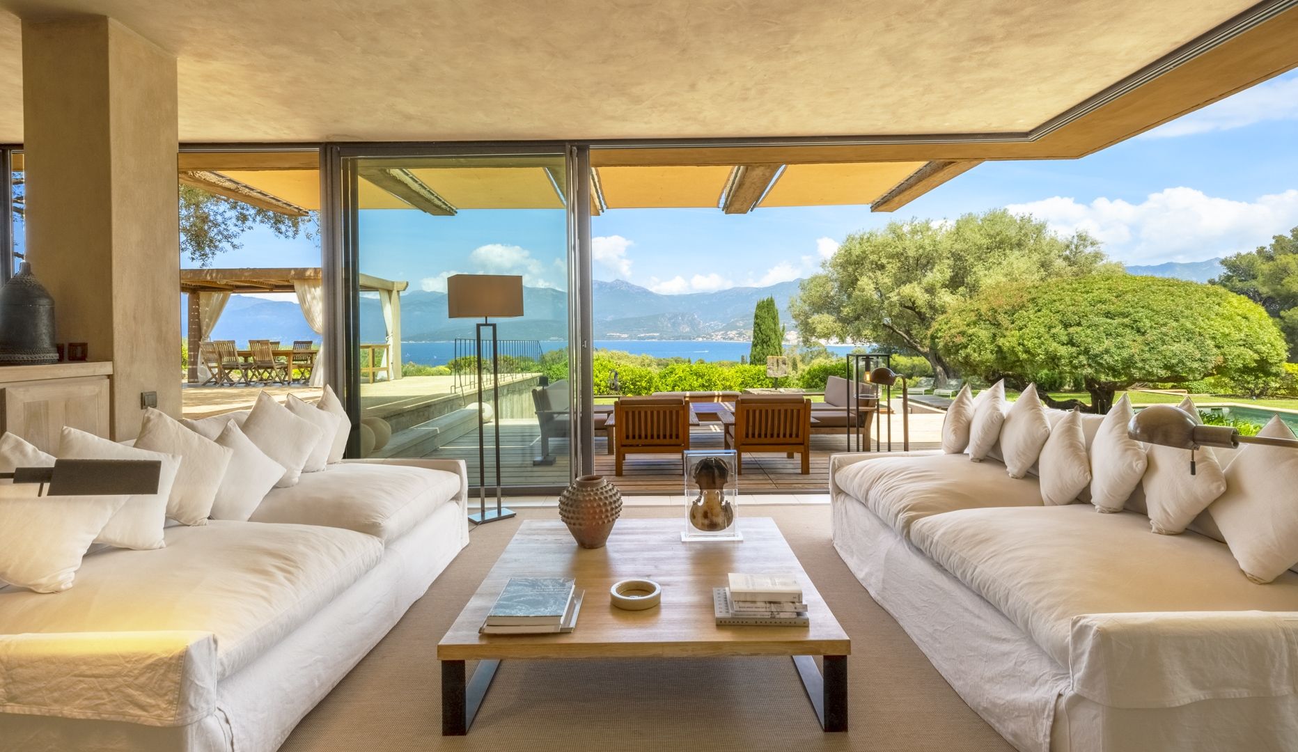 luxury property 10 Rooms for seasonal rent on ST FLORENT (20217)