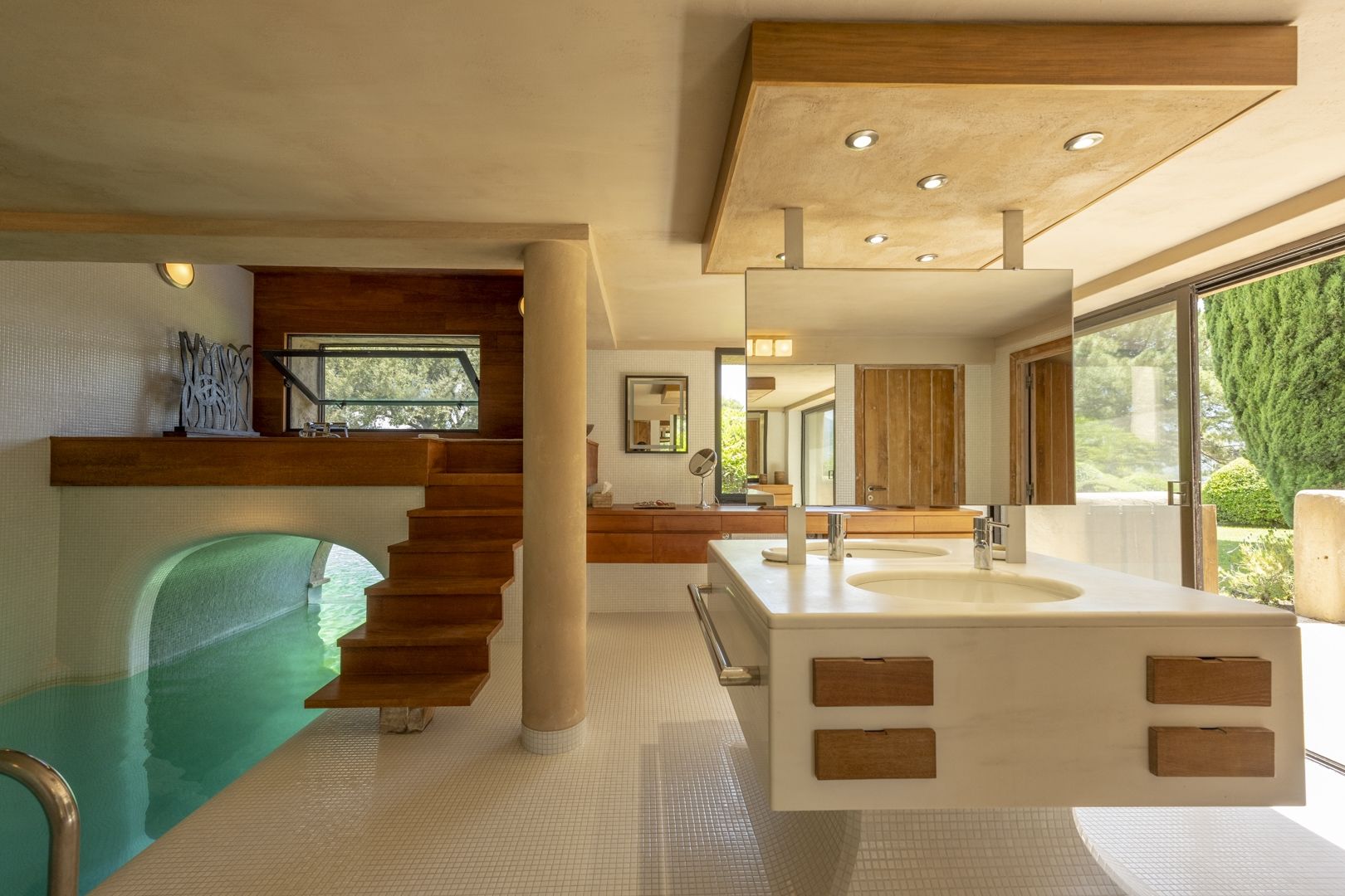 luxury property 10 Rooms for seasonal rent on ST FLORENT (20217)