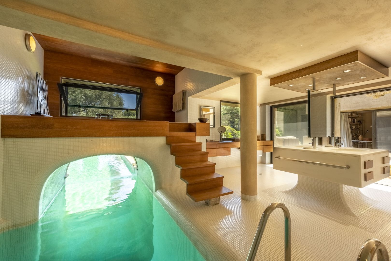 luxury property 10 Rooms for seasonal rent on ST FLORENT (20217)