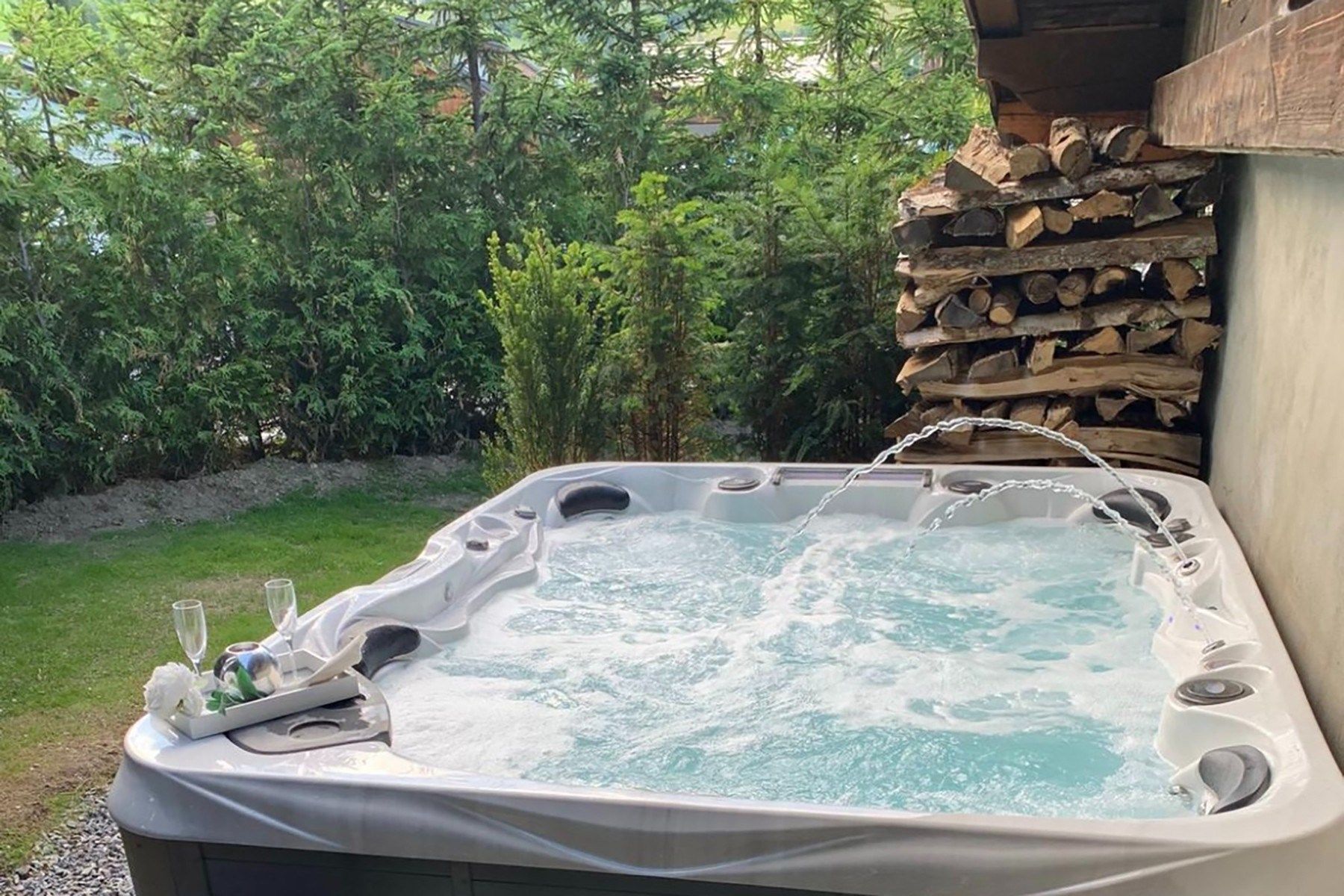 luxury chalet 7 Rooms for seasonal rent on MEGEVE (74120)