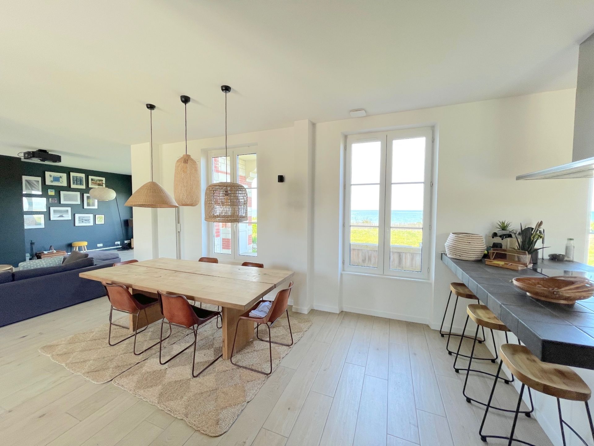 luxury house 13 Rooms for seasonal rent on MERVILLE FRANCEVILLE PLAGE (14810)