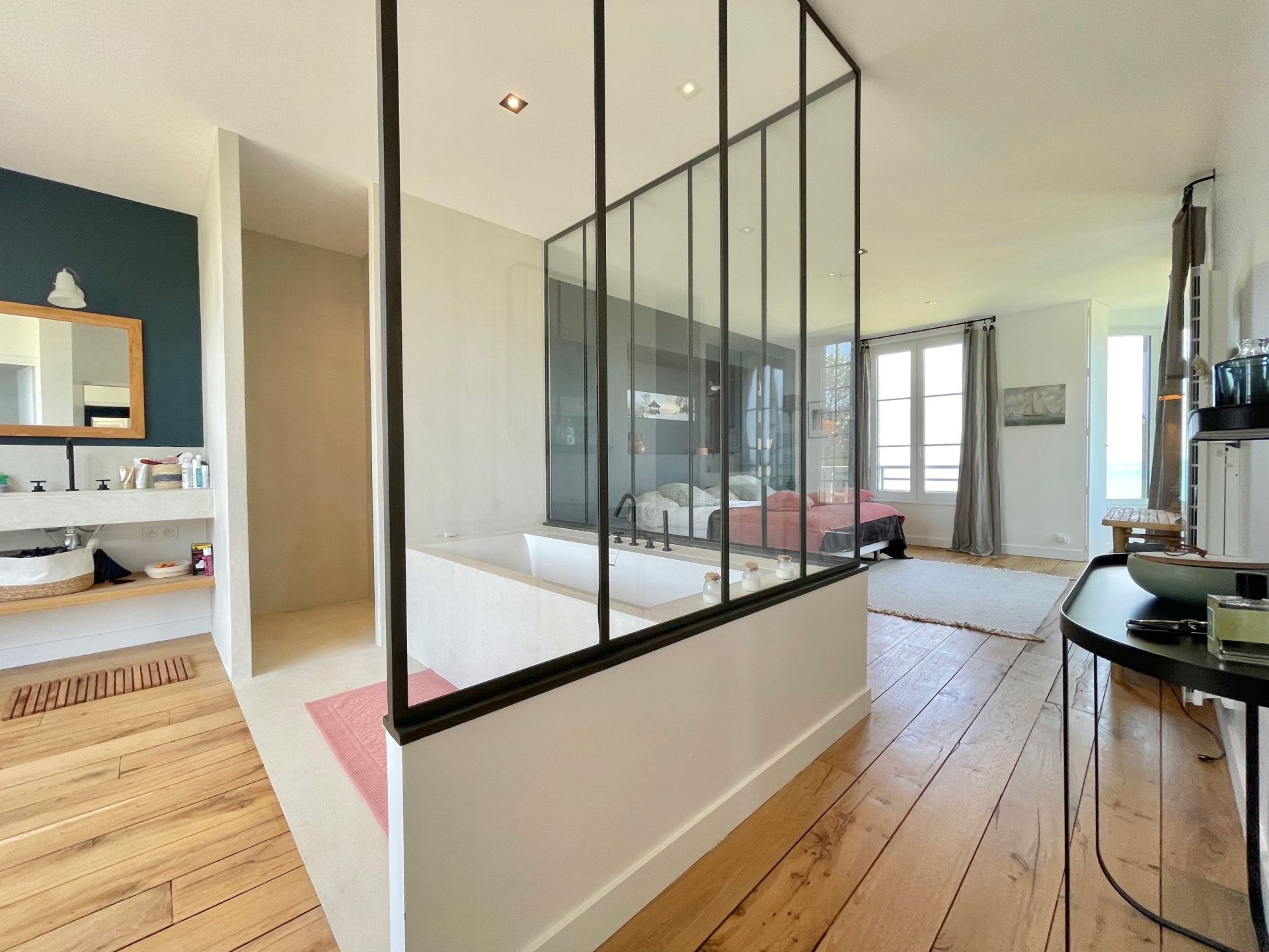 luxury house 13 Rooms for seasonal rent on MERVILLE FRANCEVILLE PLAGE (14810)