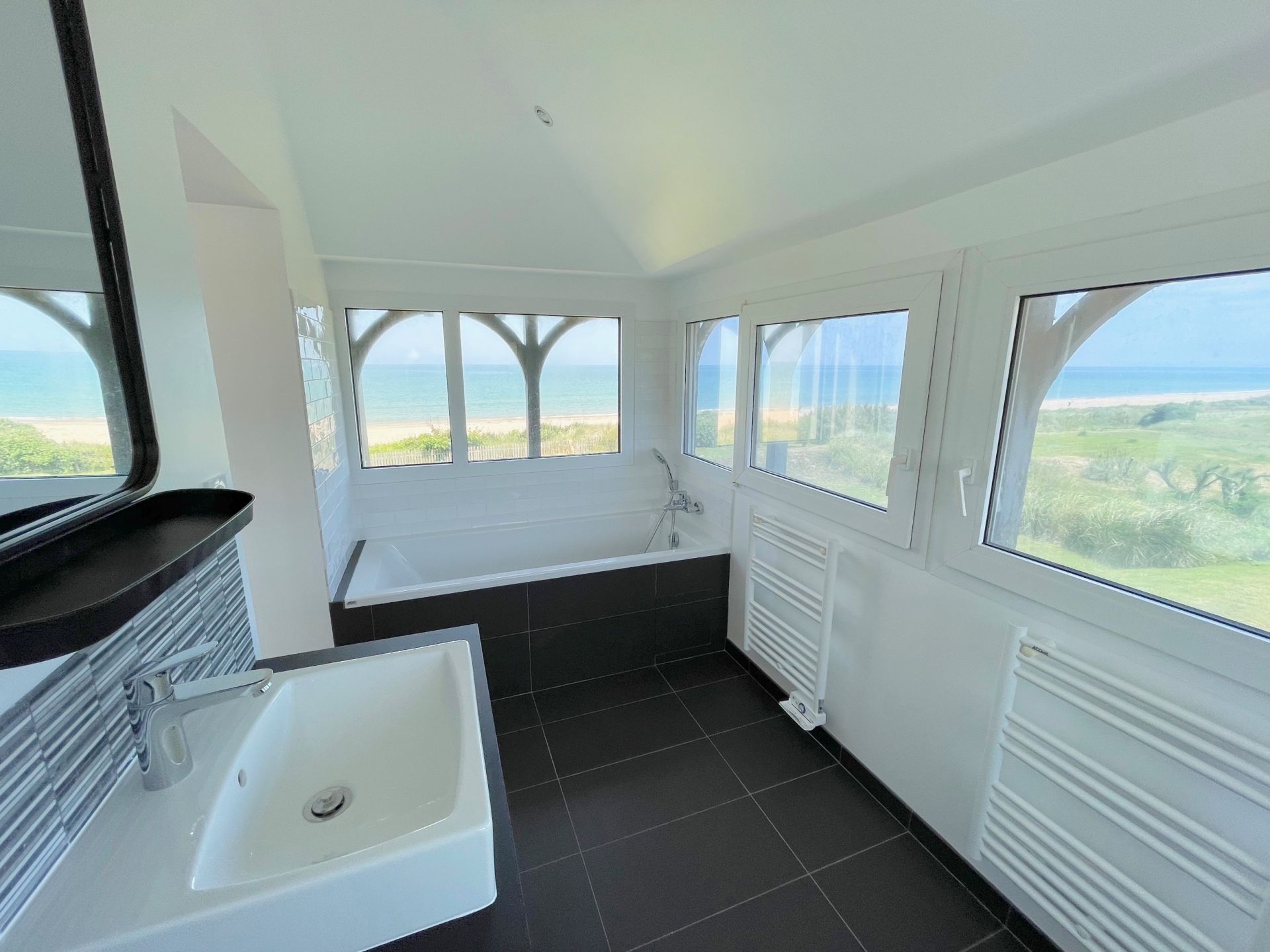 luxury house 13 Rooms for seasonal rent on MERVILLE FRANCEVILLE PLAGE (14810)
