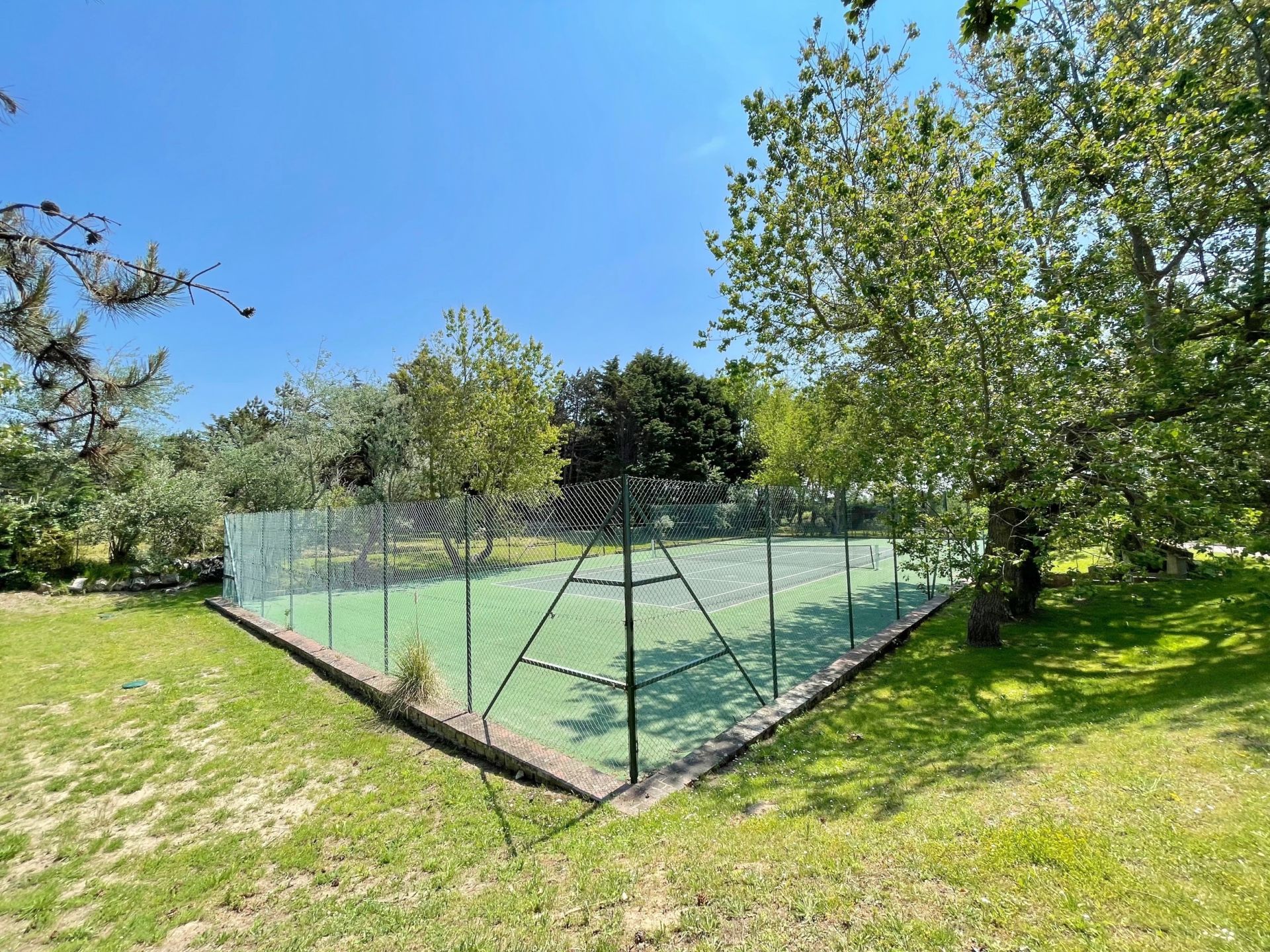 luxury house 13 Rooms for seasonal rent on MERVILLE FRANCEVILLE PLAGE (14810)