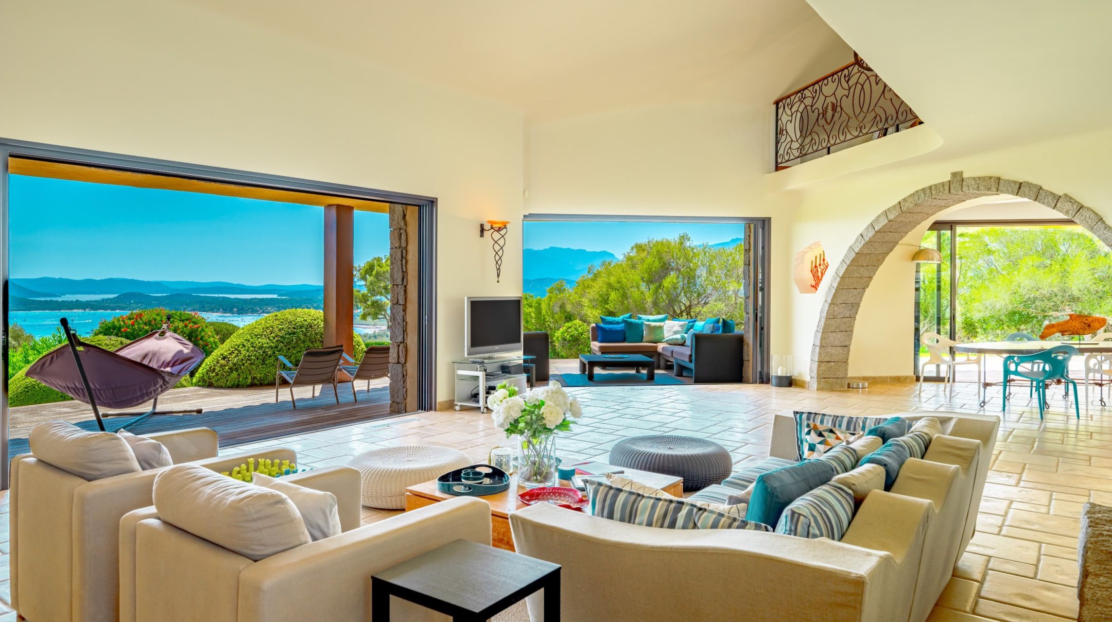 villa de luxe 8 Pièces en location saisonnière sur STE LUCIE DE PORTO VECCHIO (20144)