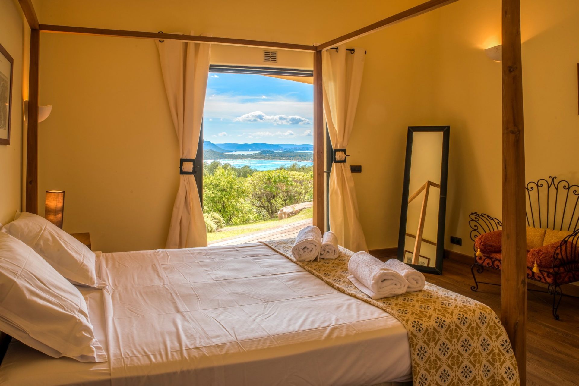villa de luxe 8 Pièces en location saisonnière sur STE LUCIE DE PORTO VECCHIO (20144)