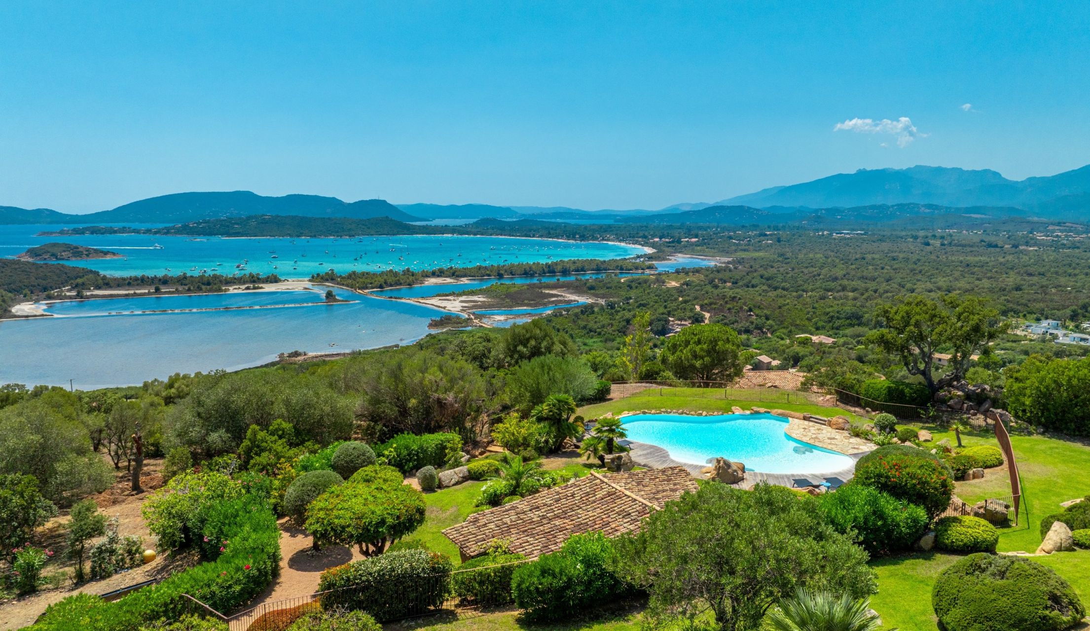 villa de luxe 8 Pièces en location saisonnière sur STE LUCIE DE PORTO VECCHIO (20144)
