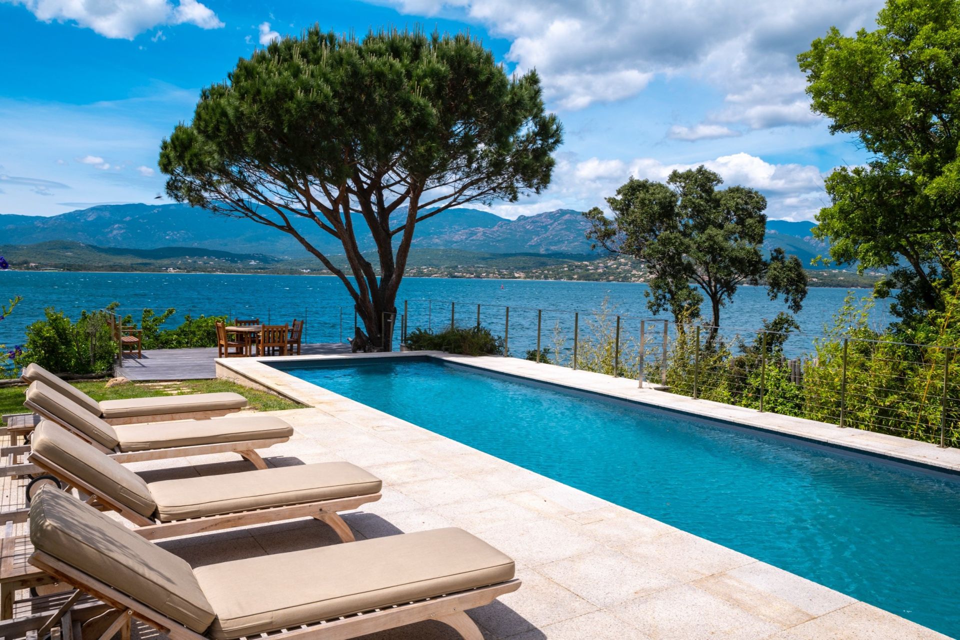 villa de luxe 9 Pièces en location saisonnière sur PORTO VECCHIO (20137)