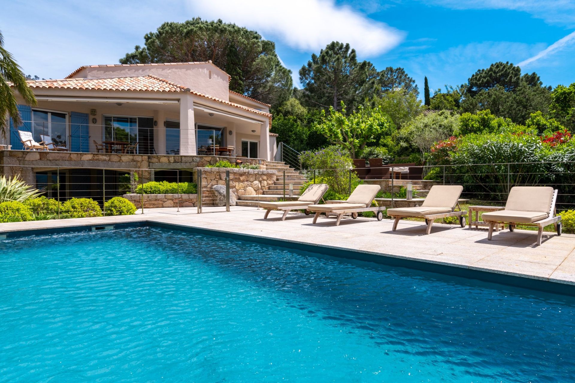 villa de luxe 9 Pièces en location saisonnière sur PORTO VECCHIO (20137)
