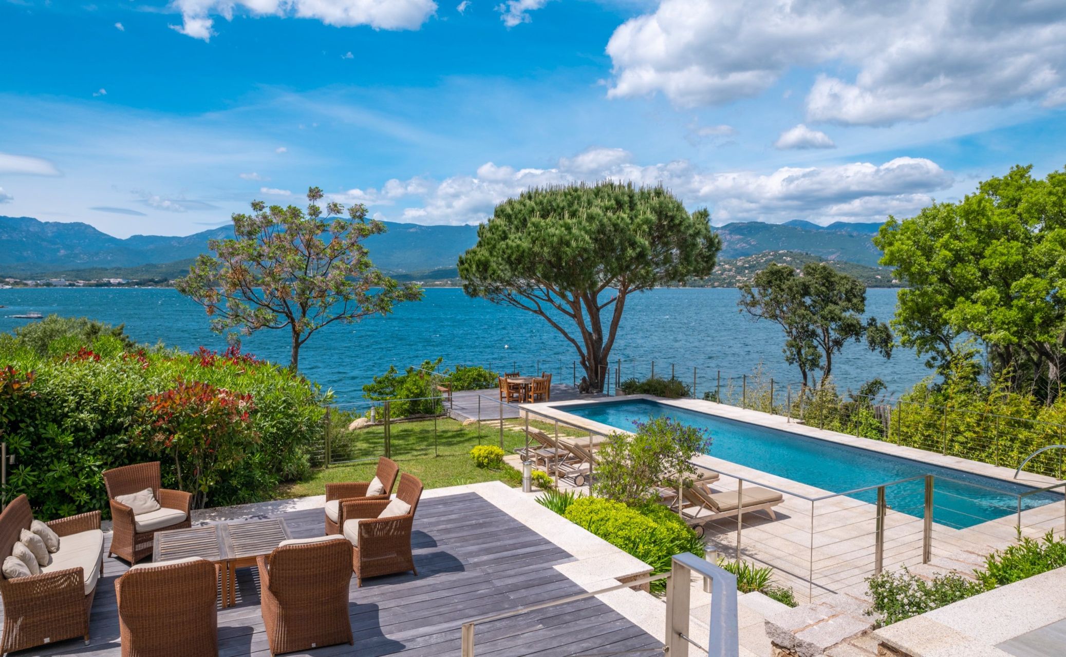 villa de luxe 9 Pièces en location saisonnière sur PORTO VECCHIO (20137)