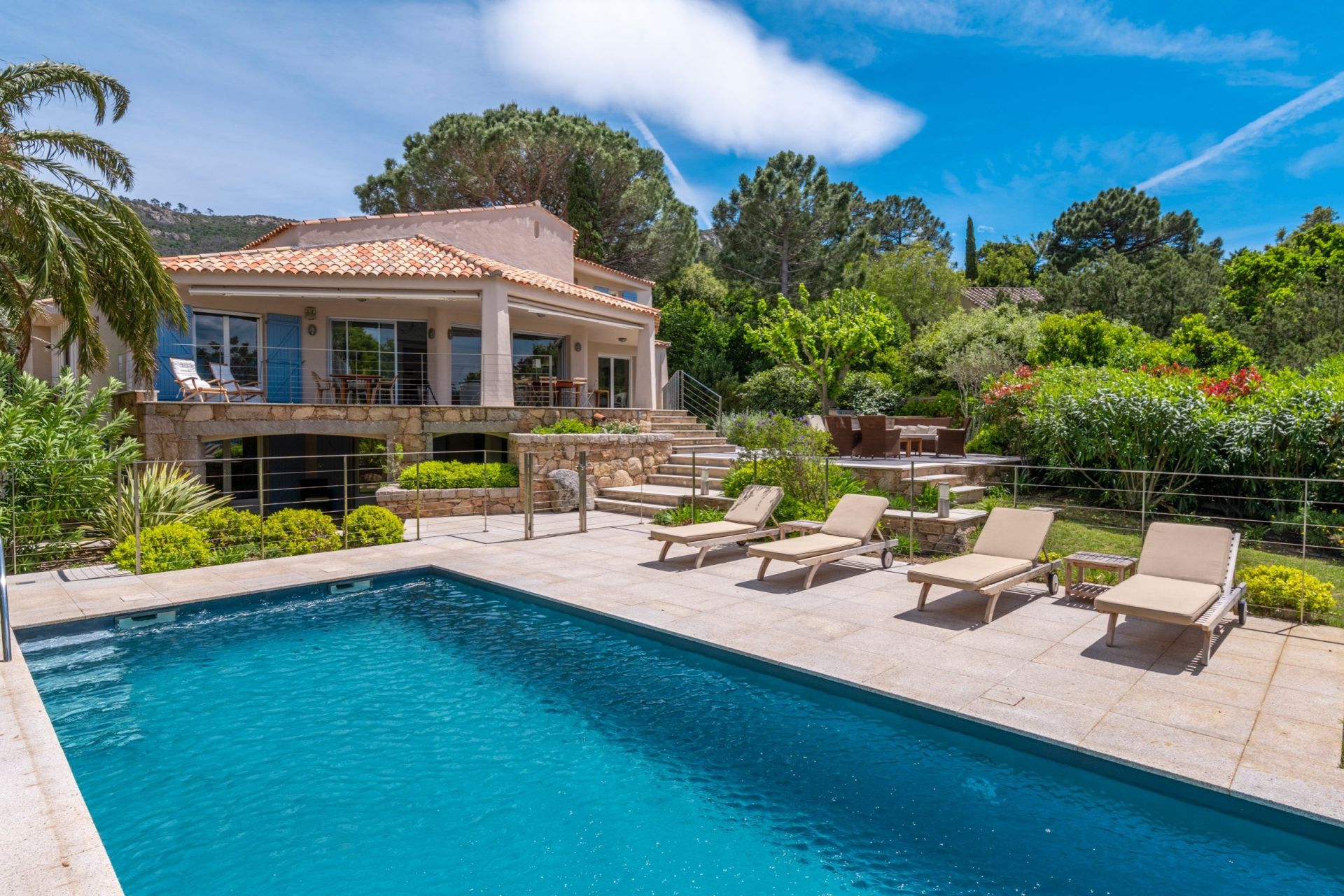 villa de luxe 9 Pièces en location saisonnière sur PORTO VECCHIO (20137)