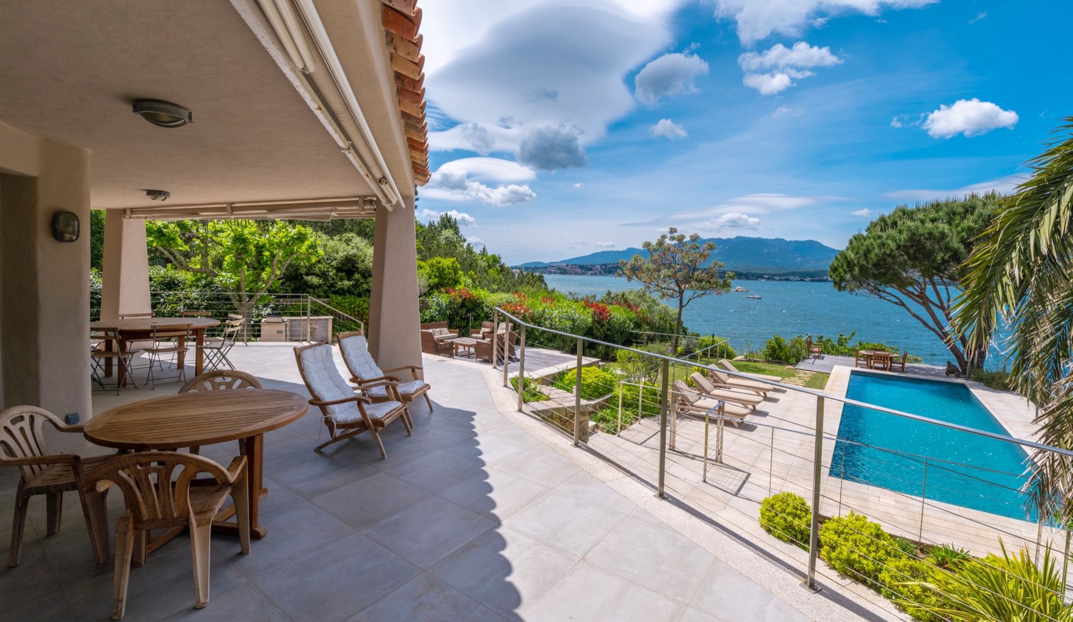 villa de luxe 9 Pièces en location saisonnière sur PORTO VECCHIO (20137)