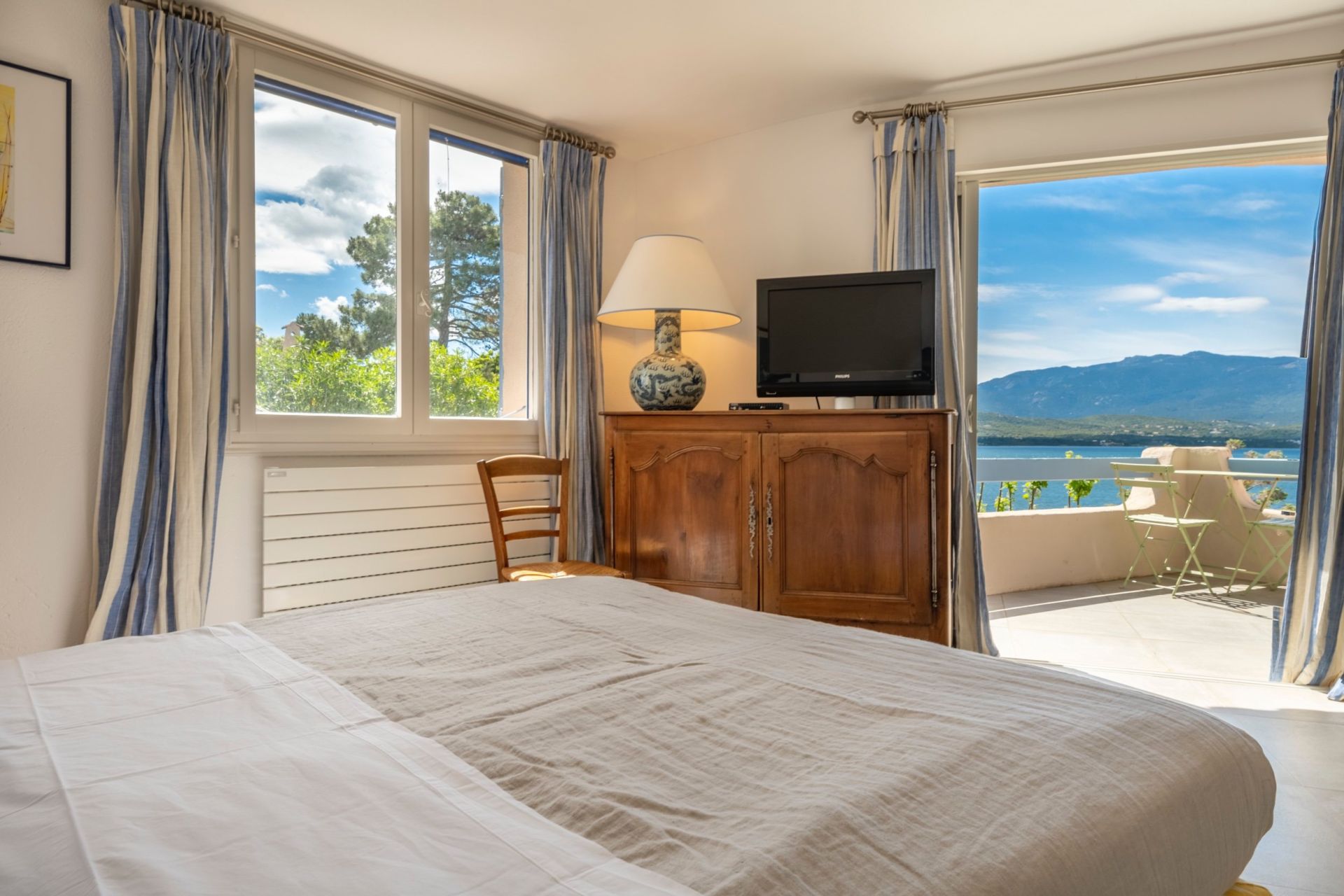 villa de luxe 9 Pièces en location saisonnière sur PORTO VECCHIO (20137)