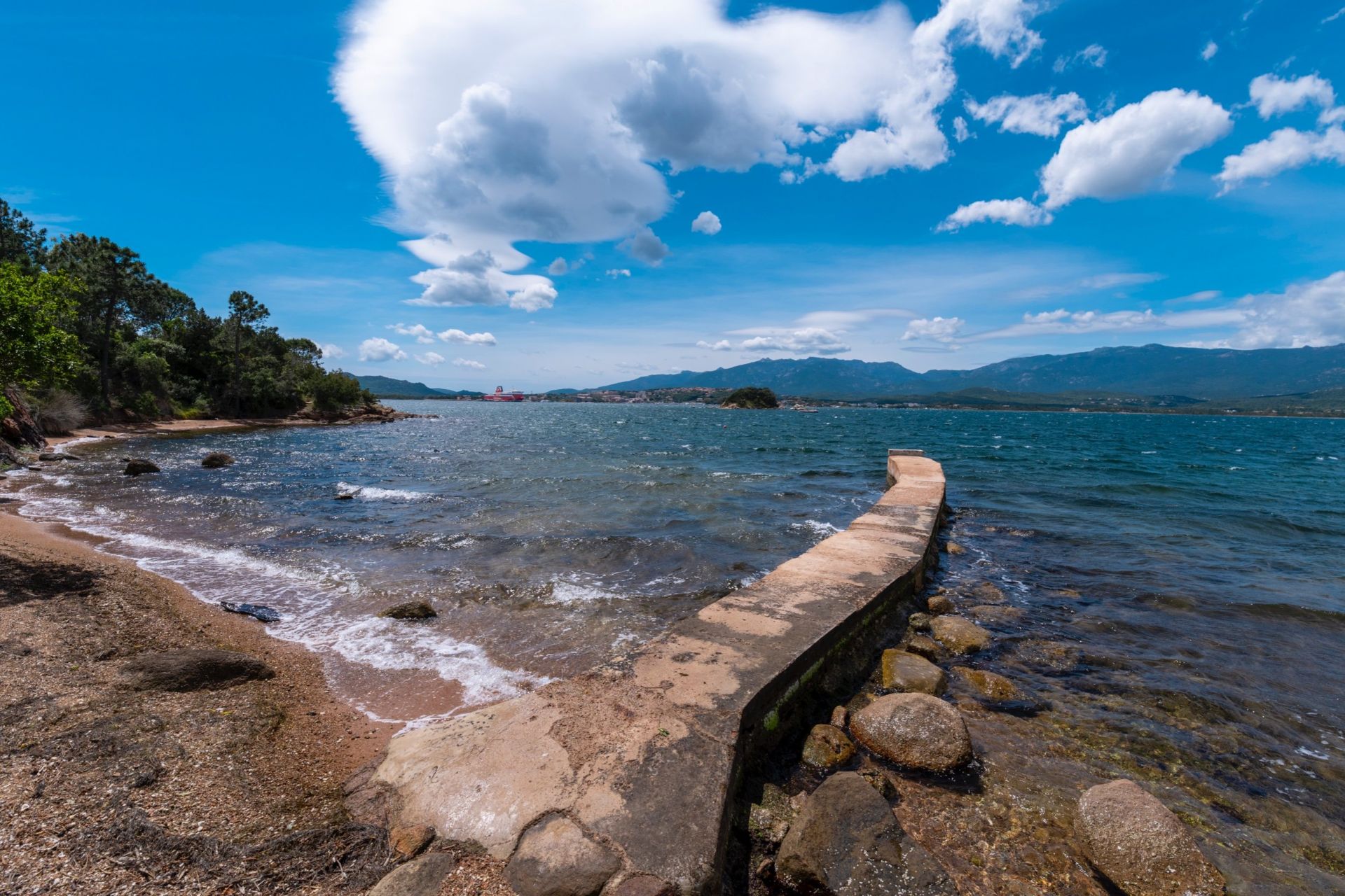 luxury villa 9 Rooms for seasonal rent on PORTO VECCHIO (20137)