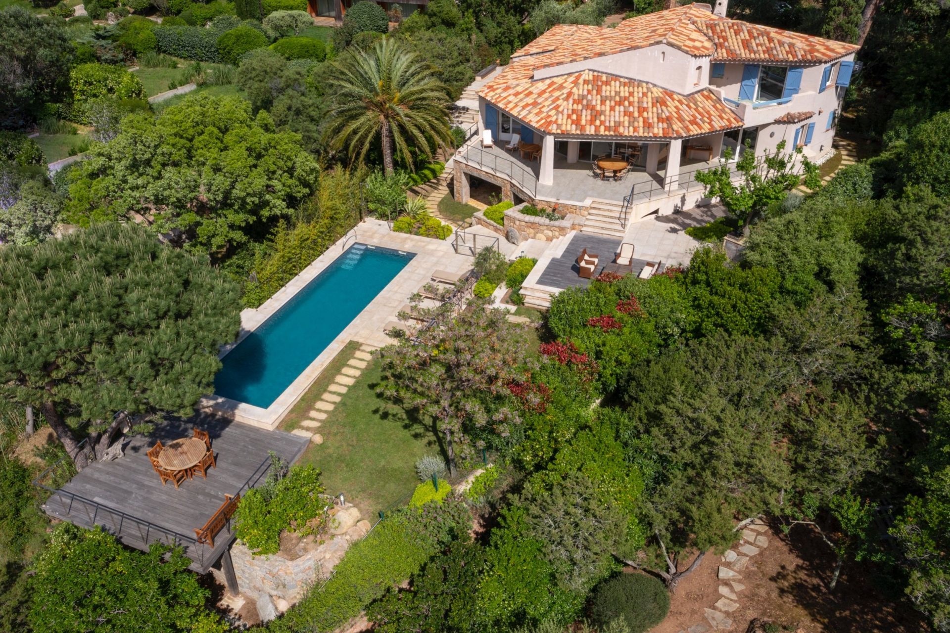 villa de luxe 9 Pièces en location saisonnière sur PORTO VECCHIO (20137)