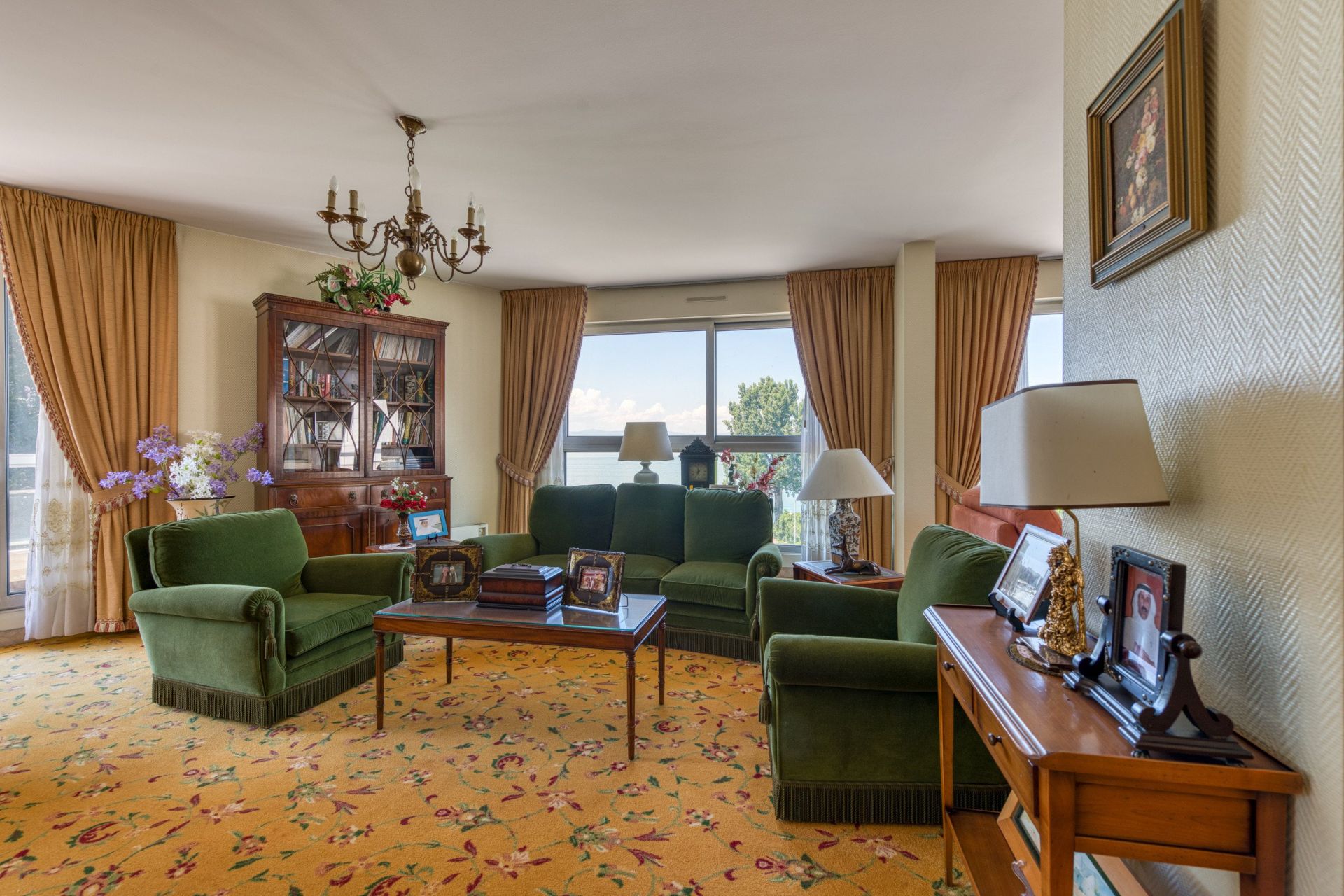 luxury apartment 6 Rooms for sale on EVIAN LES BAINS (74500)