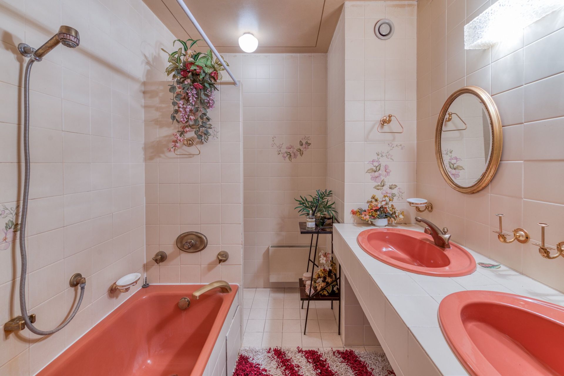 luxury apartment 6 Rooms for sale on EVIAN LES BAINS (74500)