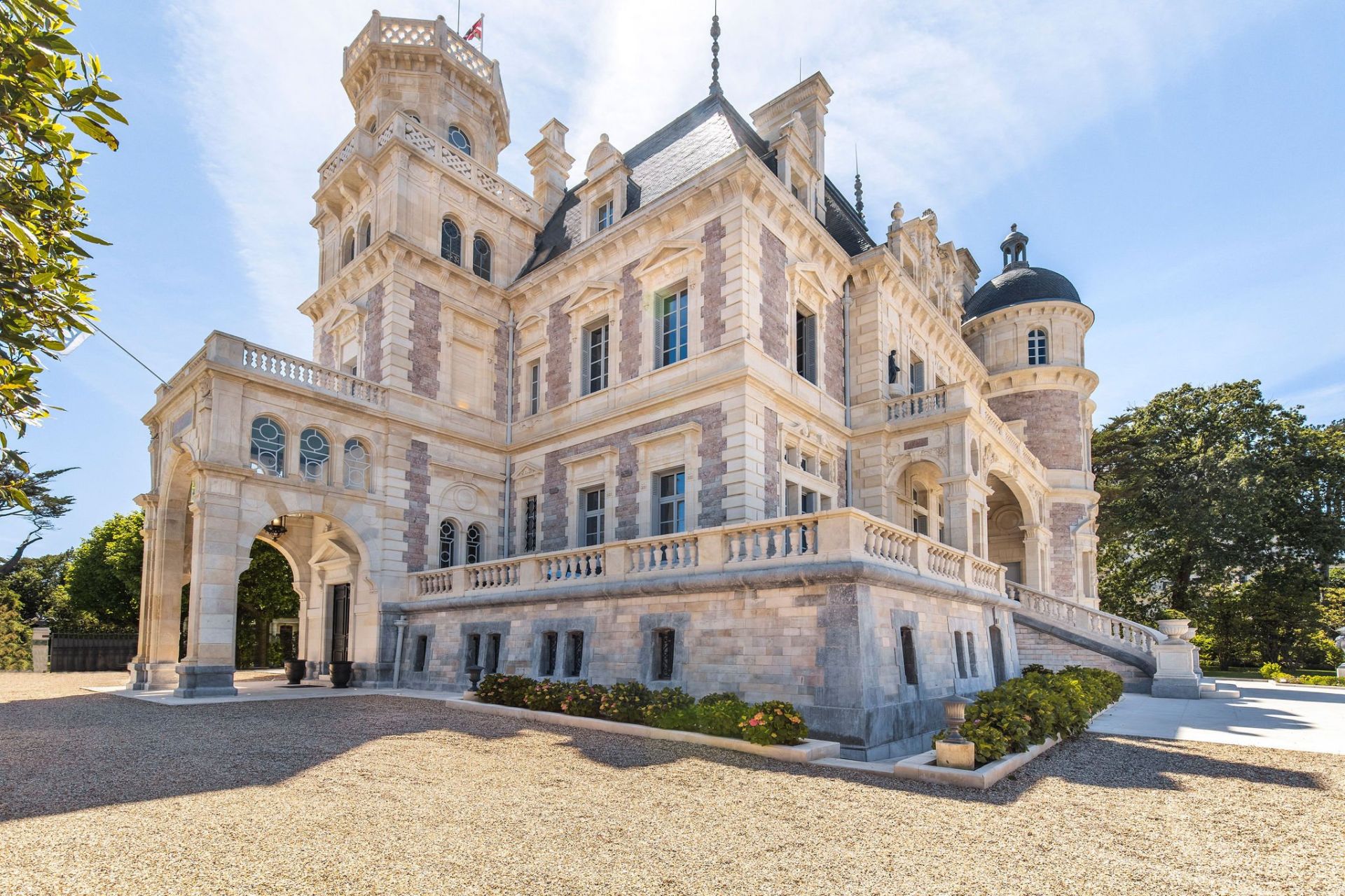 castle 12 Rooms for seasonal rent on BIARRITZ (64200)