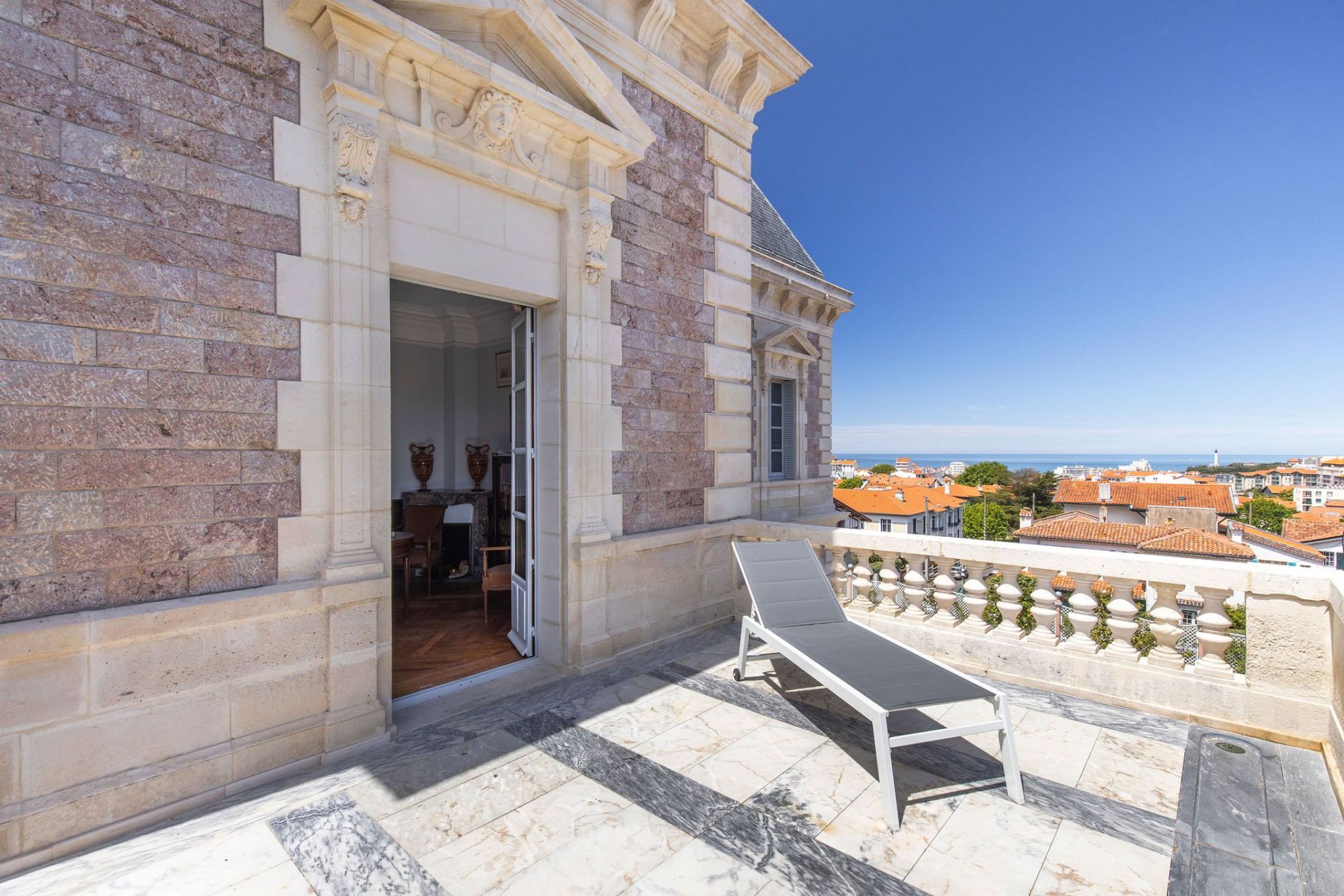 castle 12 Rooms for seasonal rent on BIARRITZ (64200)