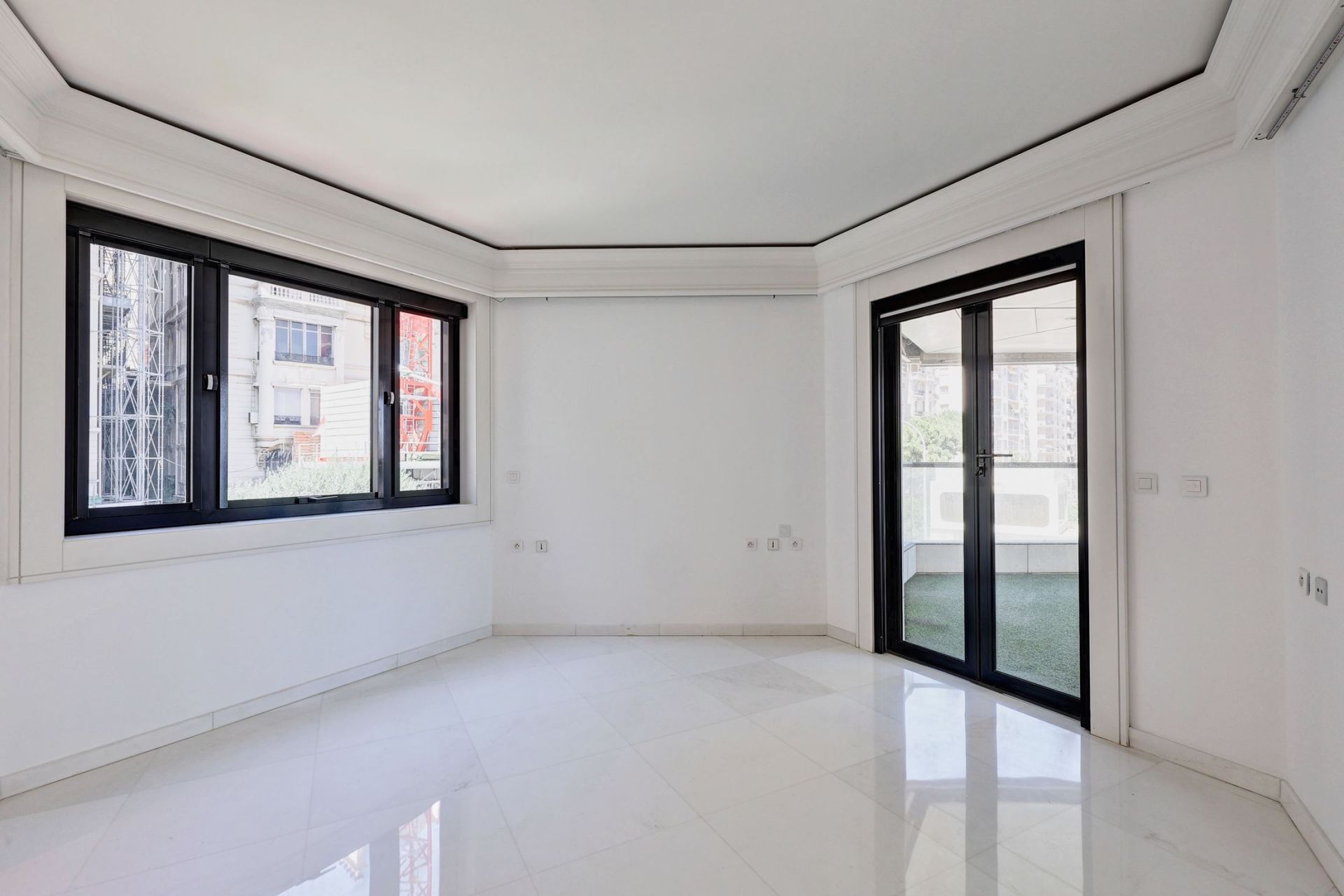 luxury apartment 5 Rooms for sale on MONACO (98000)