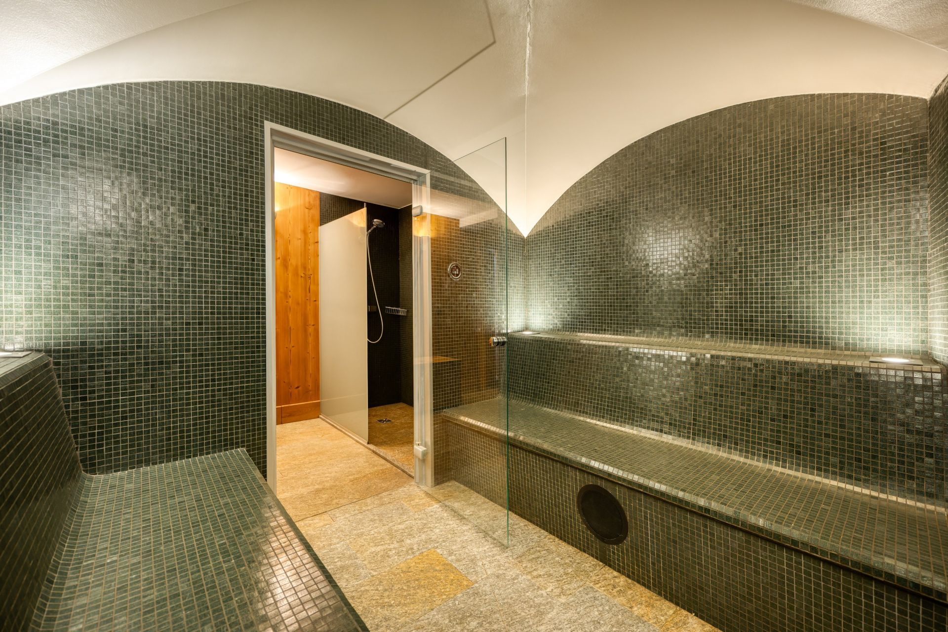 luxury chalet 8 Rooms for seasonal rent on MERIBEL LES ALLUES (73550)