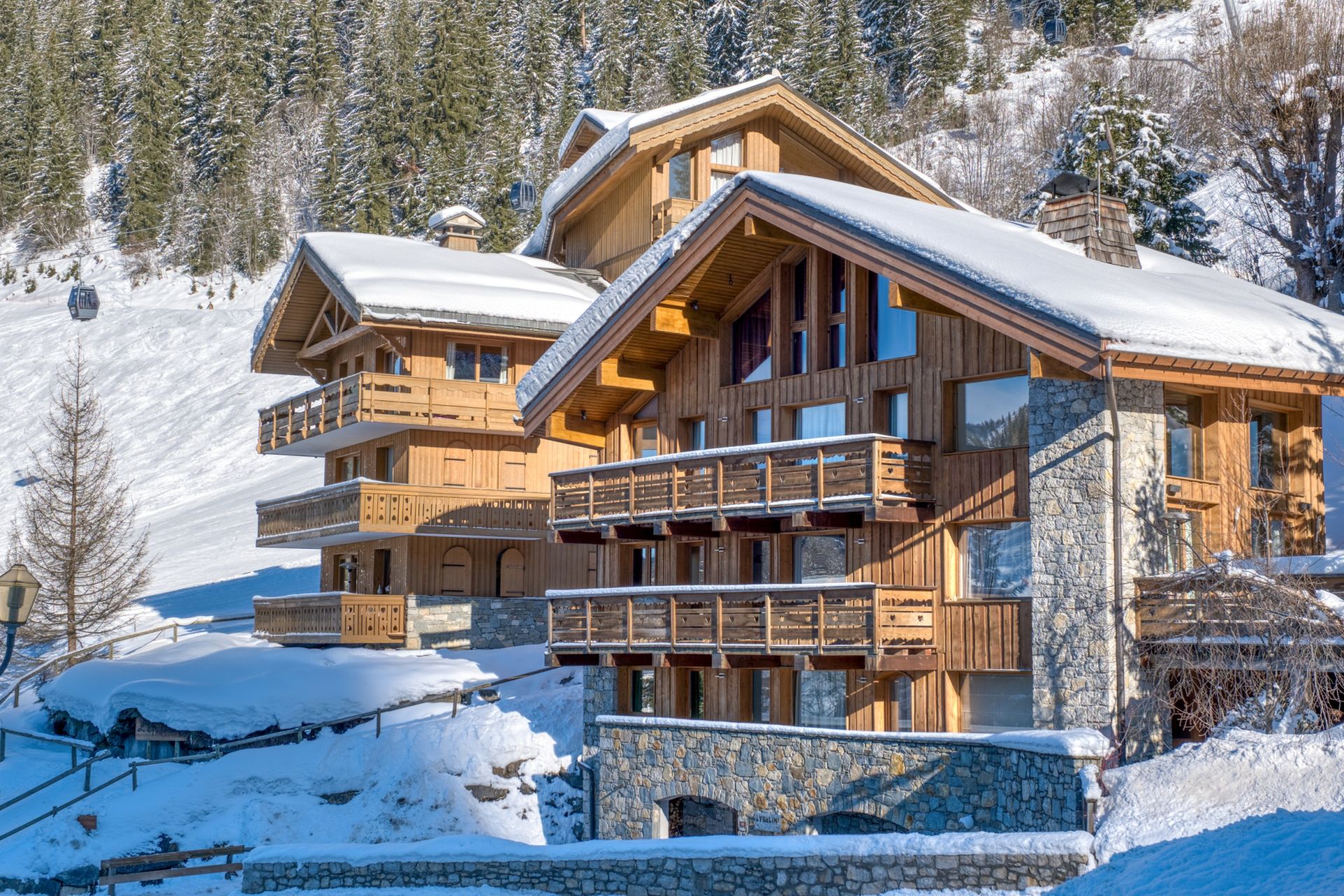 luxury chalet 8 Rooms for seasonal rent on MERIBEL LES ALLUES (73550)