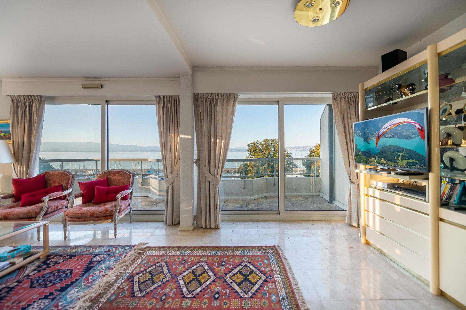 luxury apartment 4 Rooms for sale on EVIAN LES BAINS (74500)