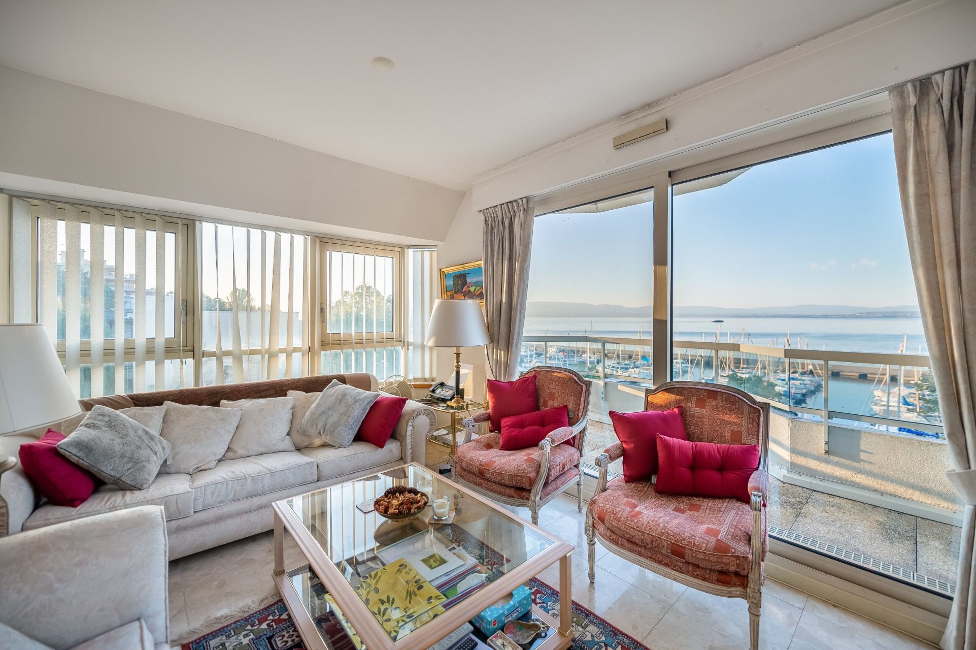 luxury apartment 4 Rooms for sale on EVIAN LES BAINS (74500)