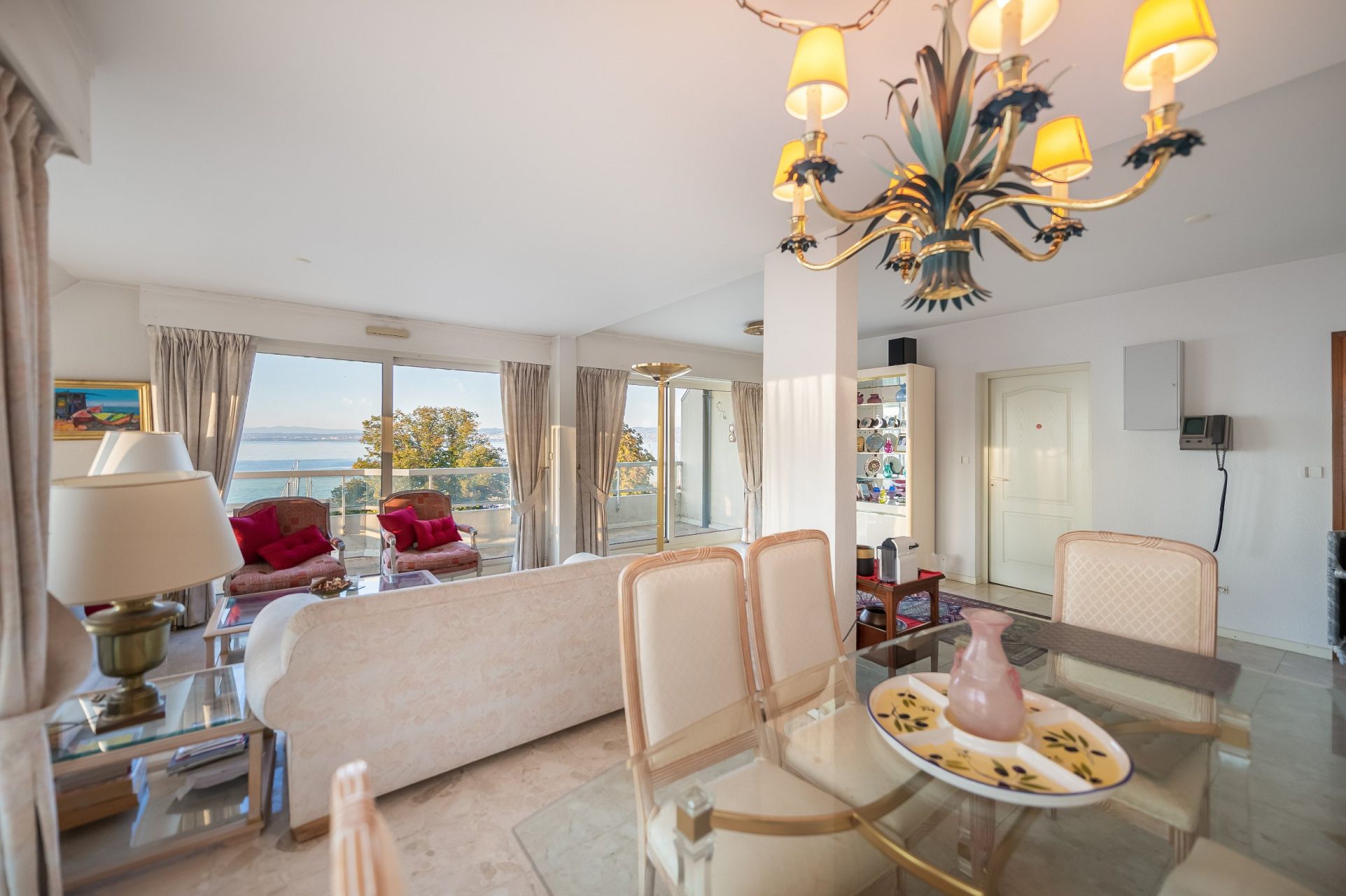 luxury apartment 4 Rooms for sale on EVIAN LES BAINS (74500)