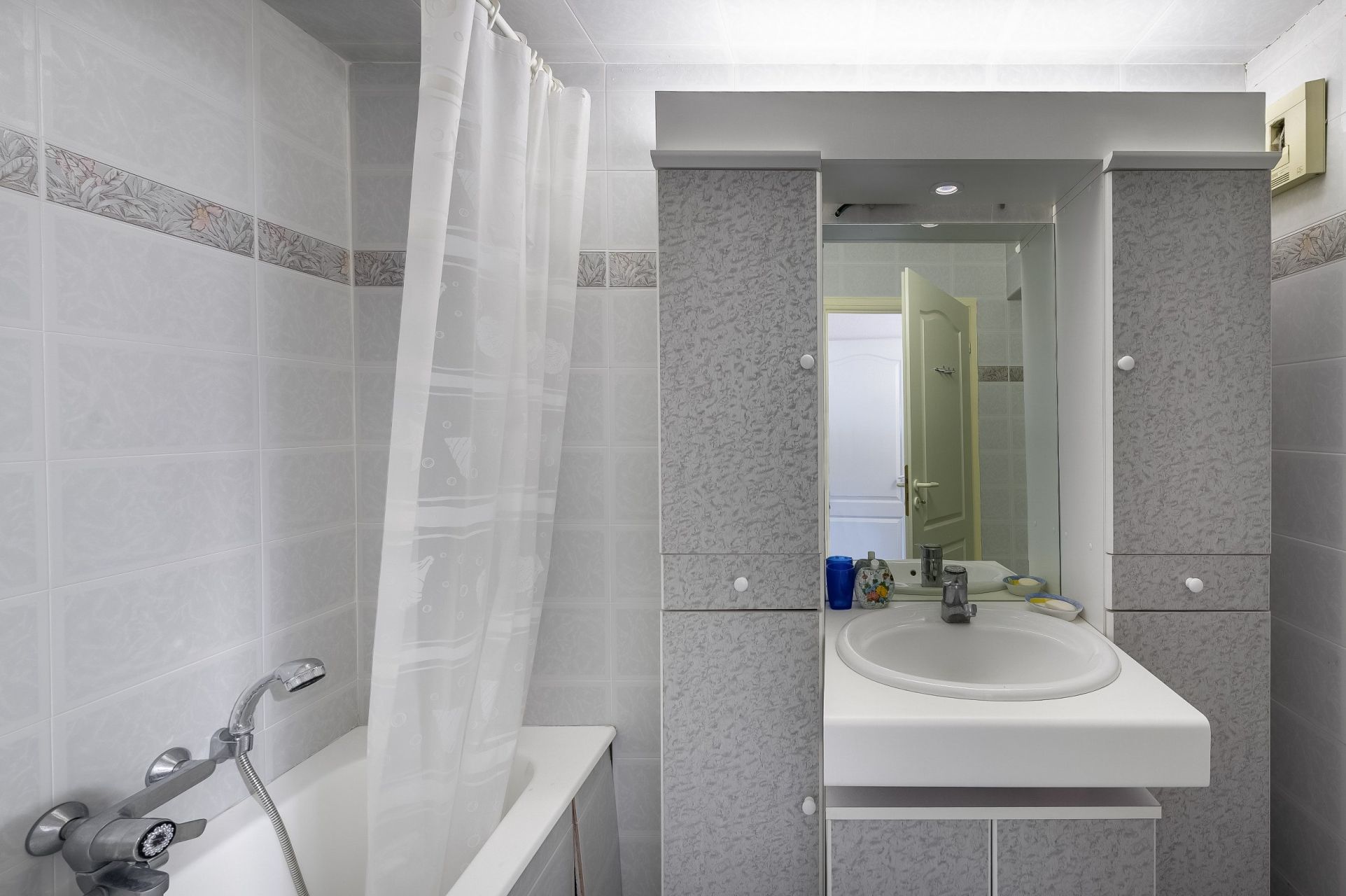 luxury apartment 4 Rooms for sale on EVIAN LES BAINS (74500)