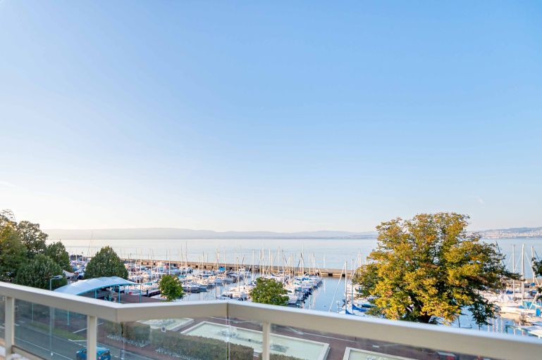 luxury apartment 4 Rooms for sale on EVIAN LES BAINS (74500)