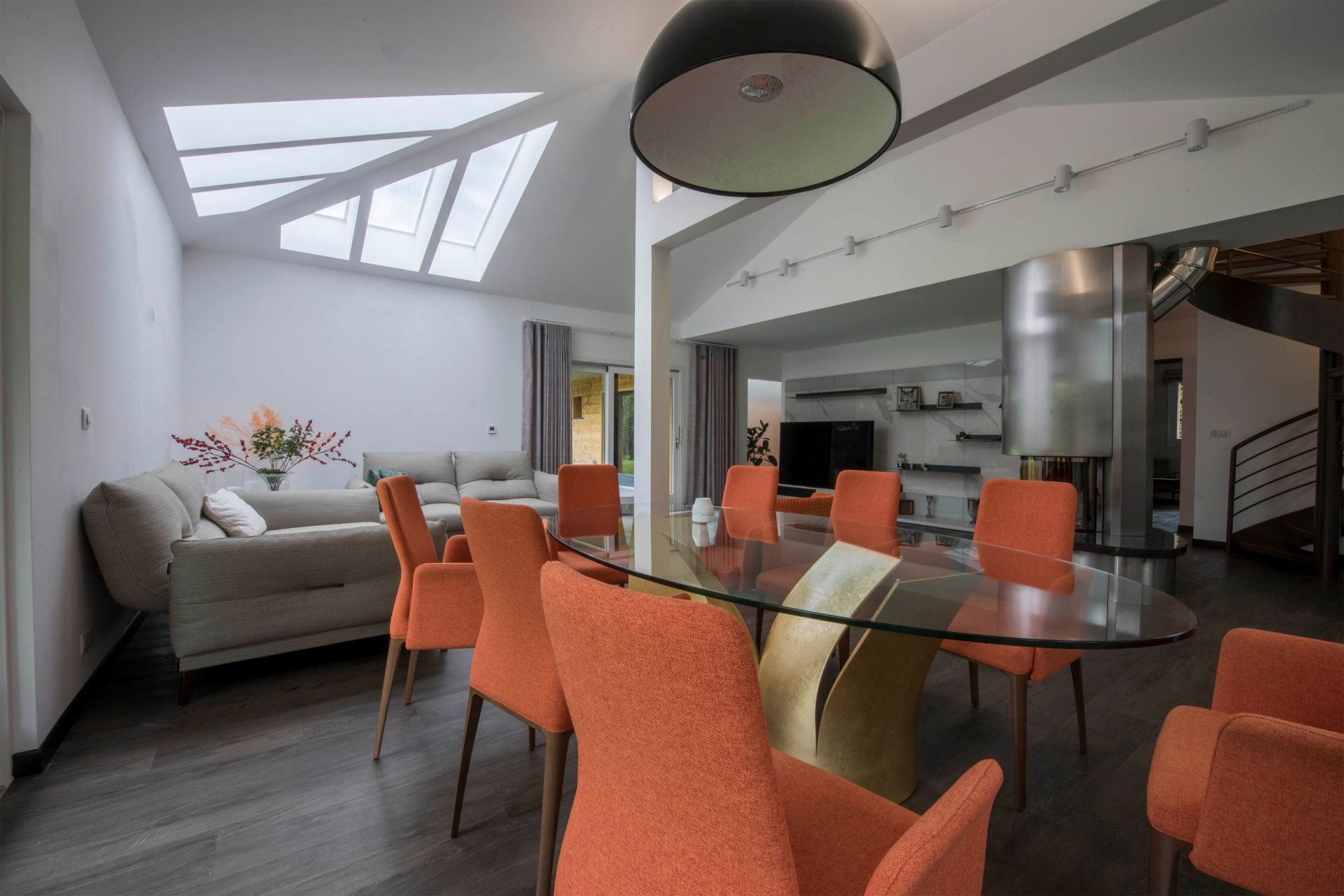 luxury house 8 Rooms for sale on SCIEZ (74140)