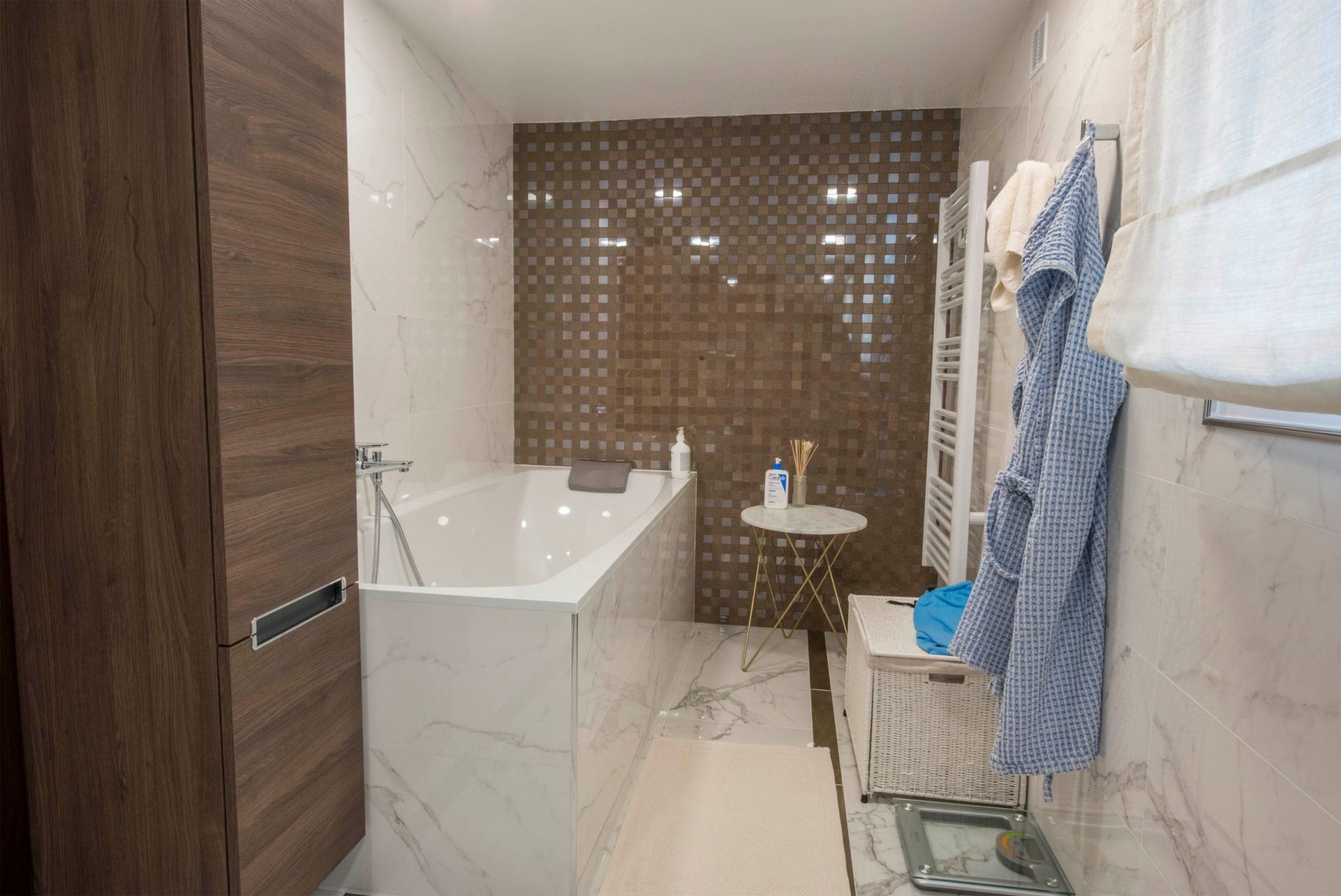 luxury house 8 Rooms for sale on SCIEZ (74140)