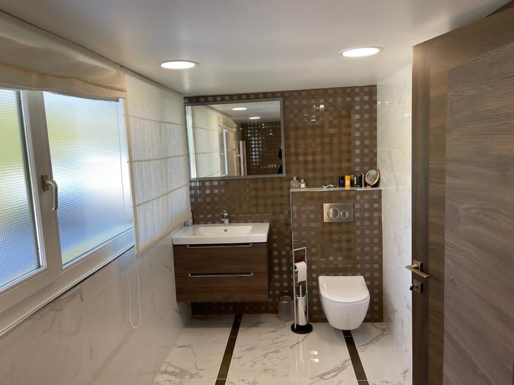 luxury house 8 Rooms for sale on SCIEZ (74140)