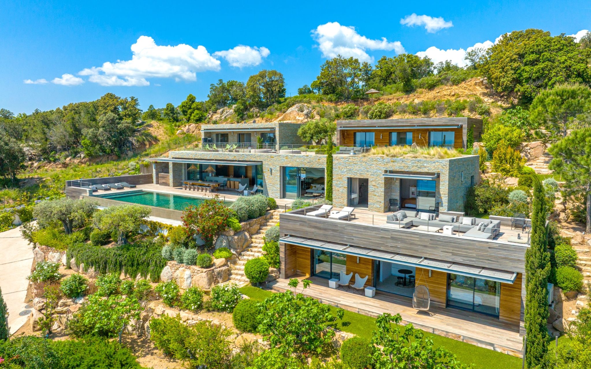 villa de luxe 8 Pièces en location saisonnière sur PORTO VECCHIO (20137)