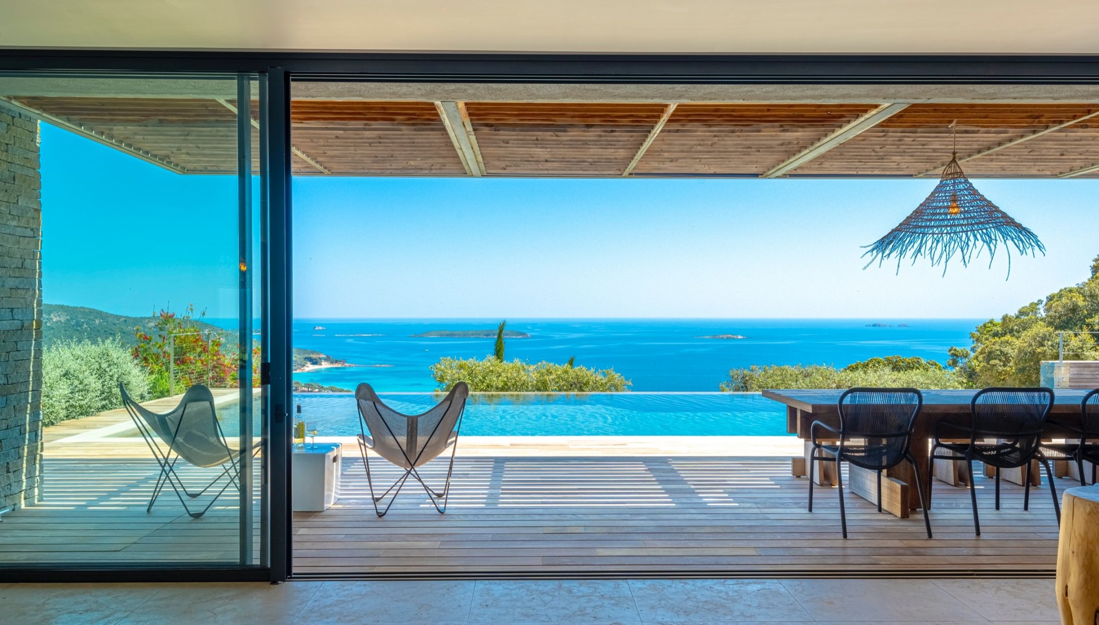 luxury villa 8 Rooms for seasonal rent on PORTO VECCHIO (20137)