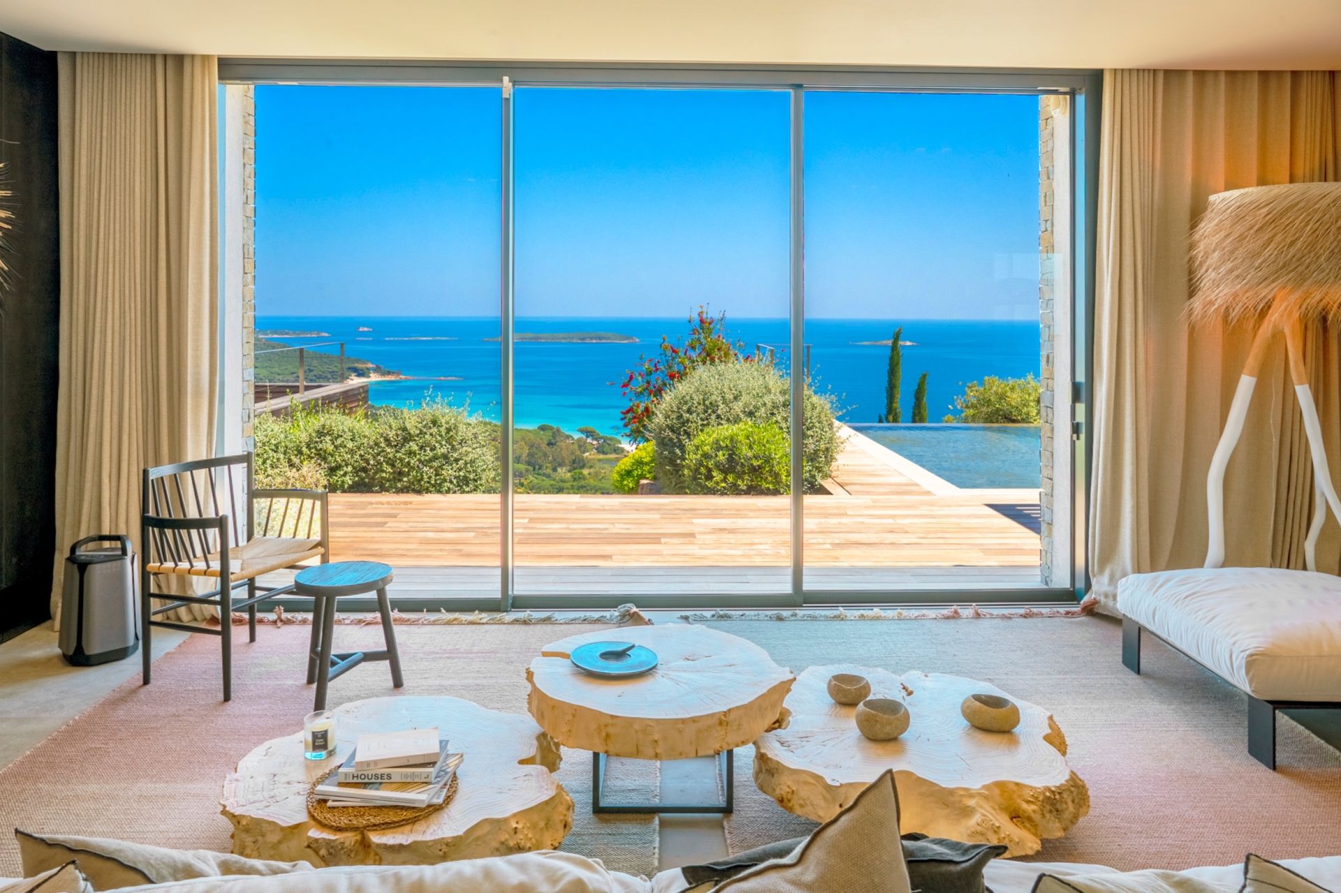 villa de luxe 8 Pièces en location saisonnière sur PORTO VECCHIO (20137)