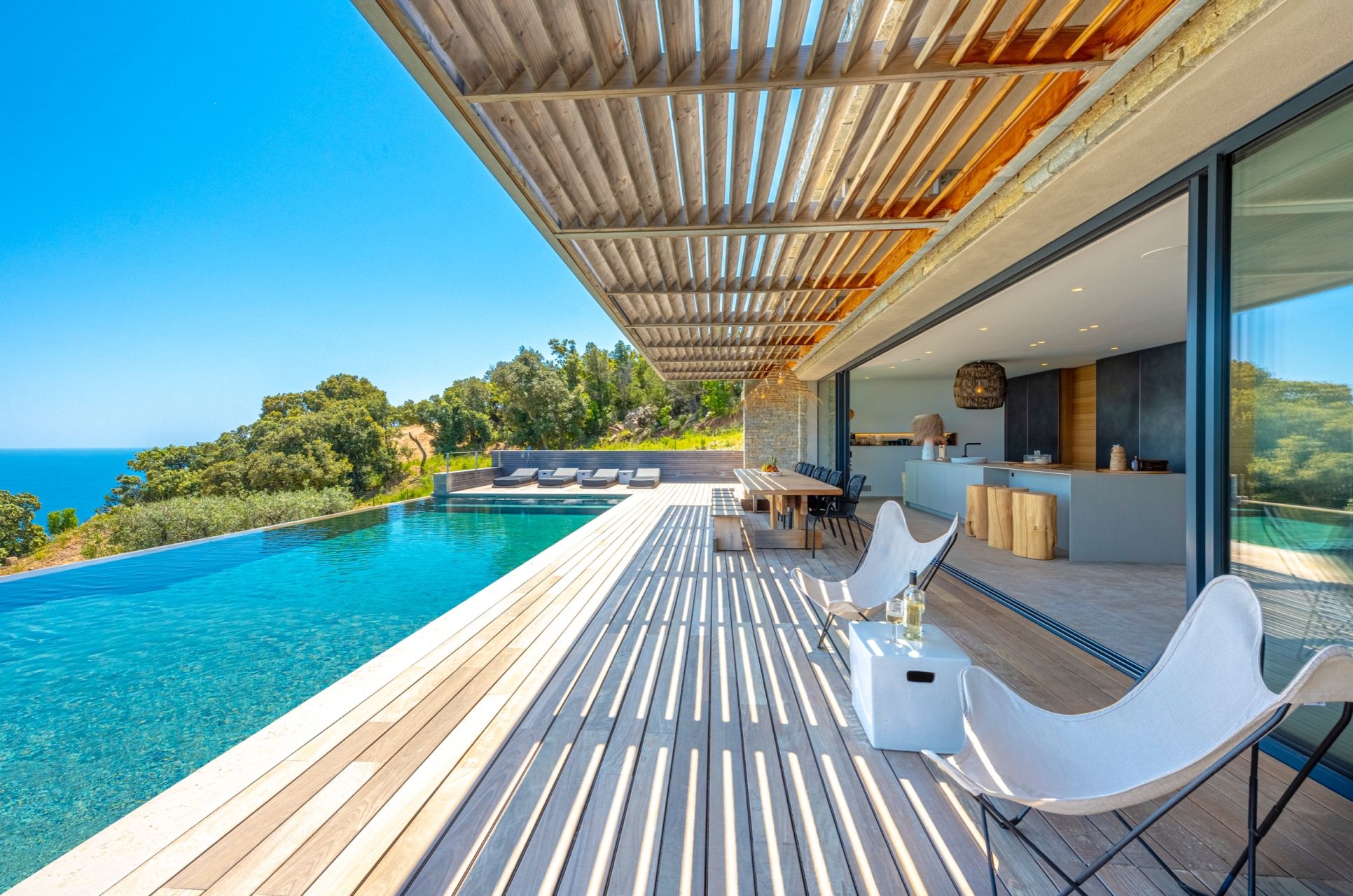 luxury villa 8 Rooms for seasonal rent on PORTO VECCHIO (20137)