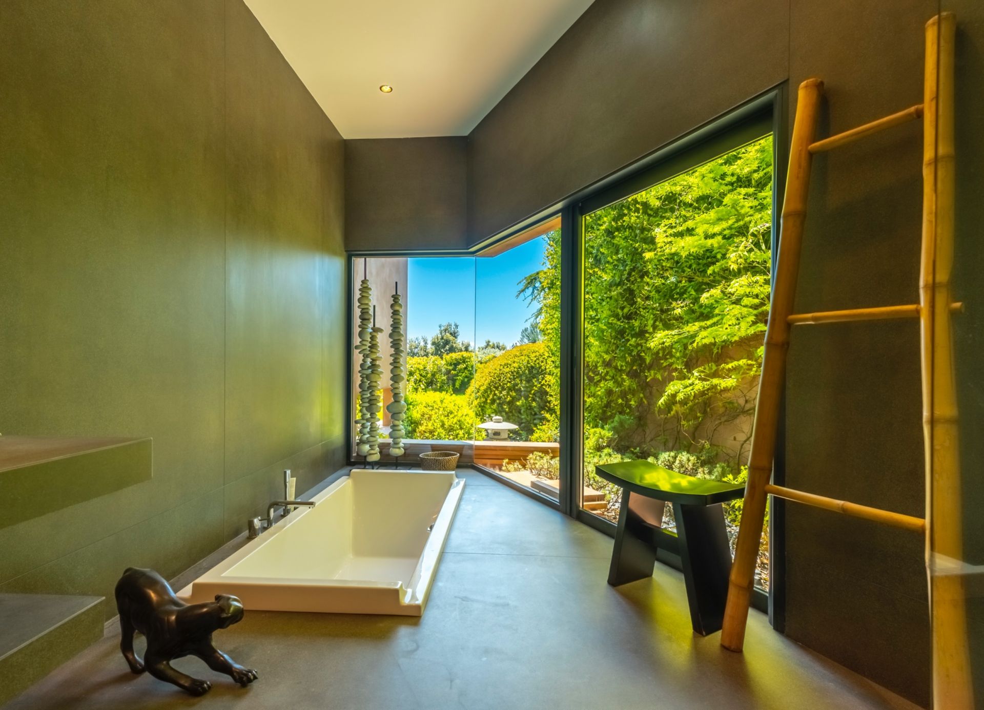 luxury villa 10 Rooms for seasonal rent on PORTO VECCHIO (20137)