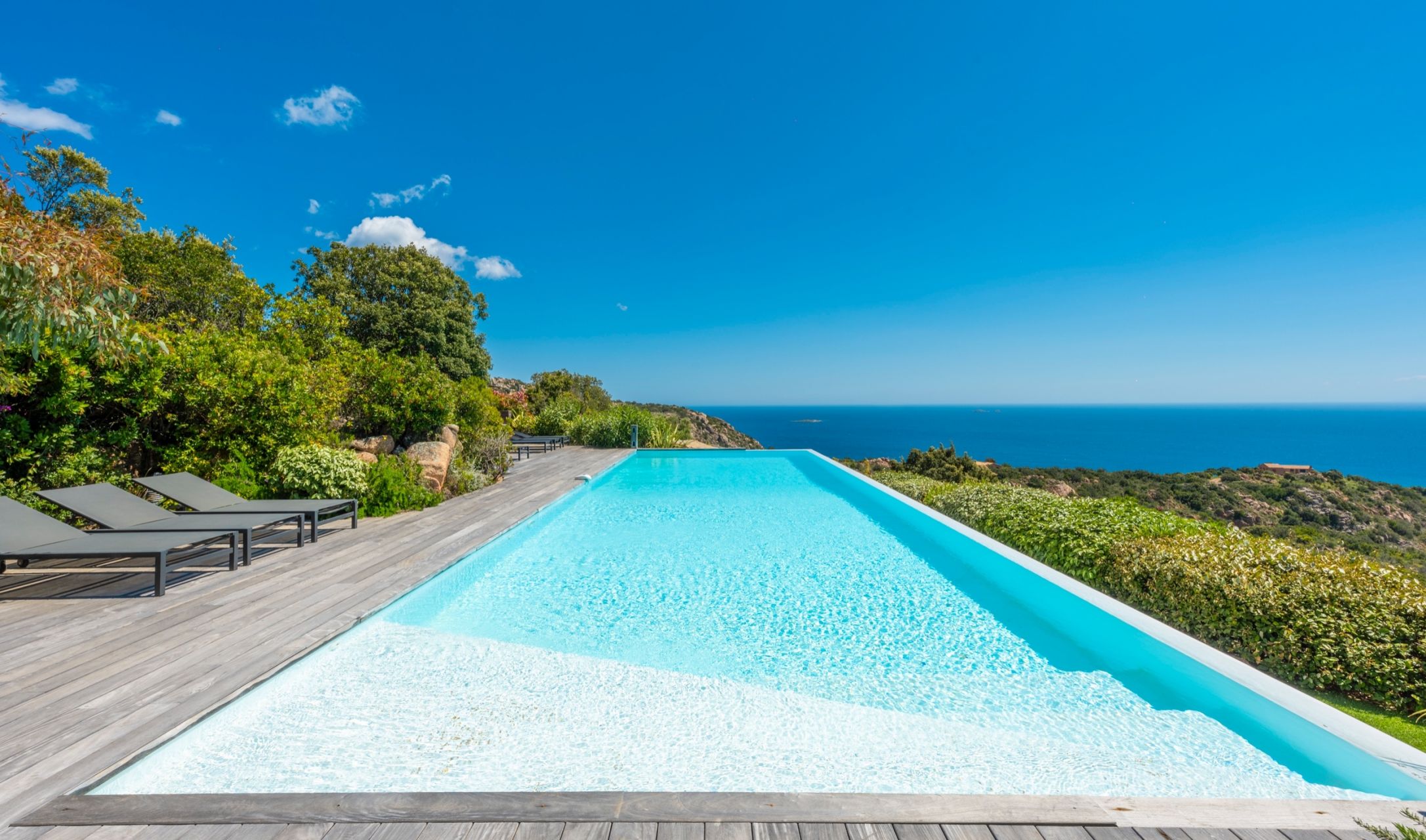 luxury villa 10 Rooms for seasonal rent on PORTO VECCHIO (20137)