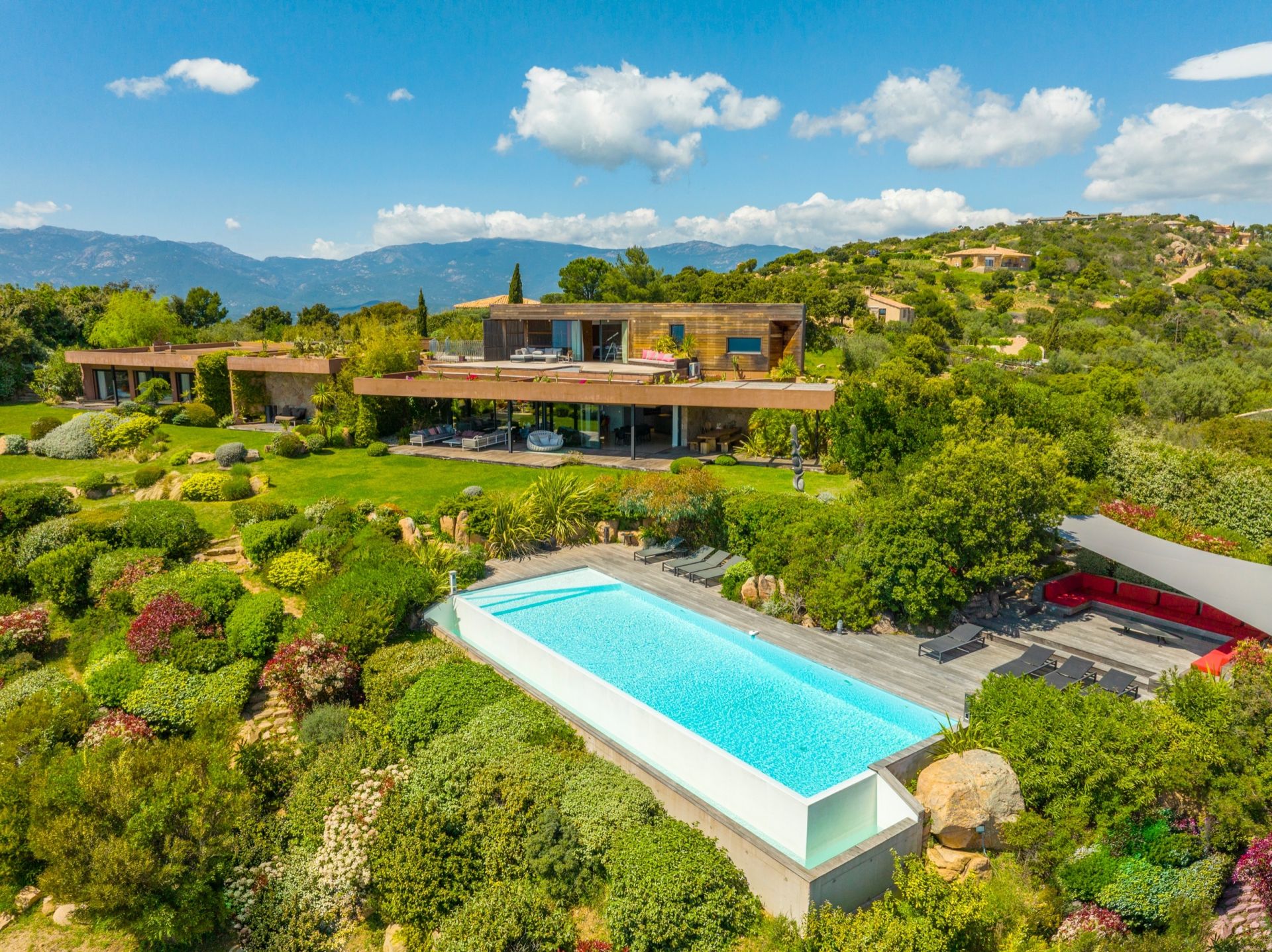 villa de luxe 10 Pièces en location saisonnière sur PORTO VECCHIO (20137)