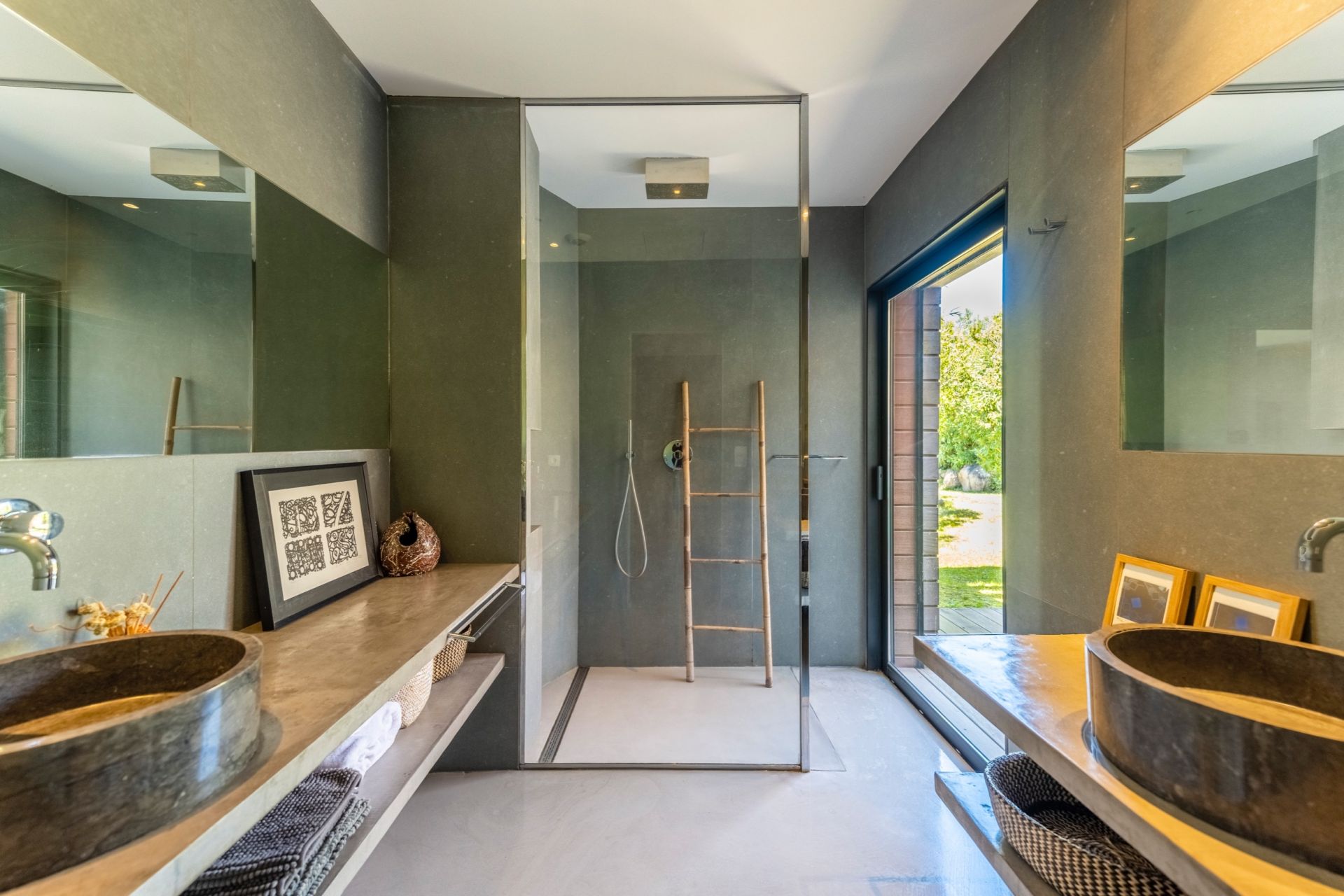 luxury villa 11 Rooms for seasonal rent on PORTO VECCHIO (20137)